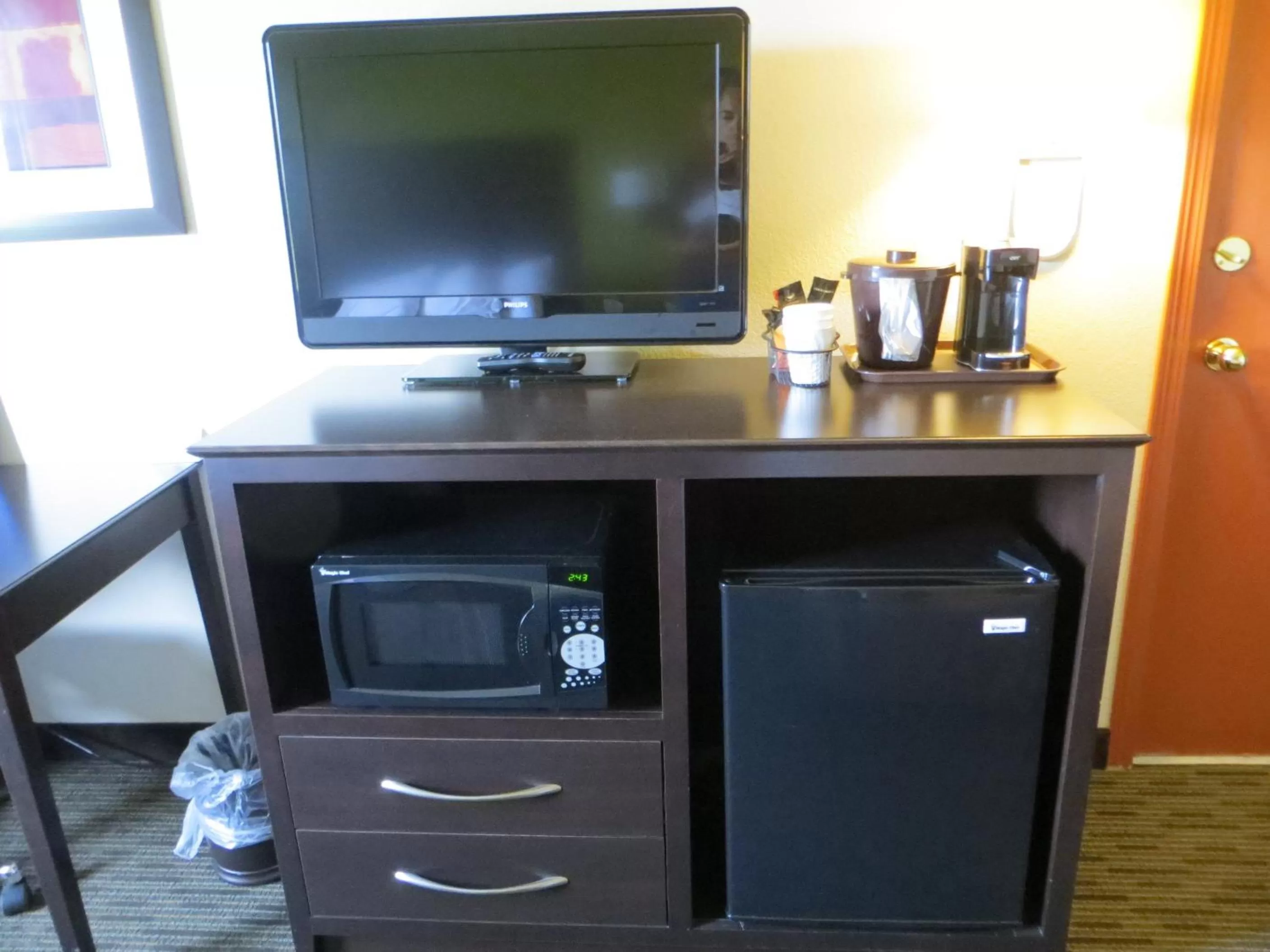 Queen Room - Non-Smoking in Baymont by Wyndham Eau Claire WI