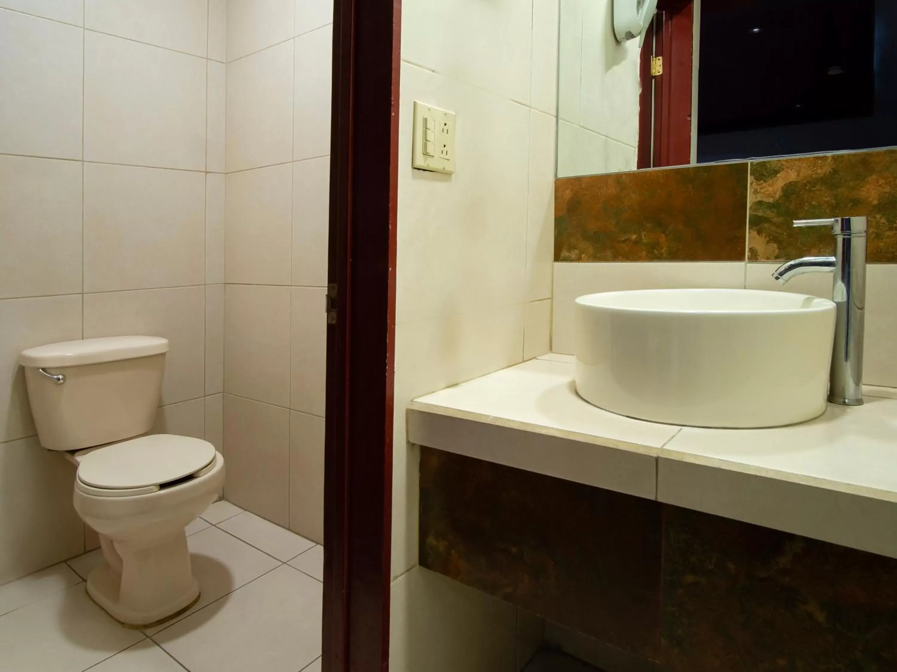 Bathroom in CAPITAL O Hotel Rose, Ensenada