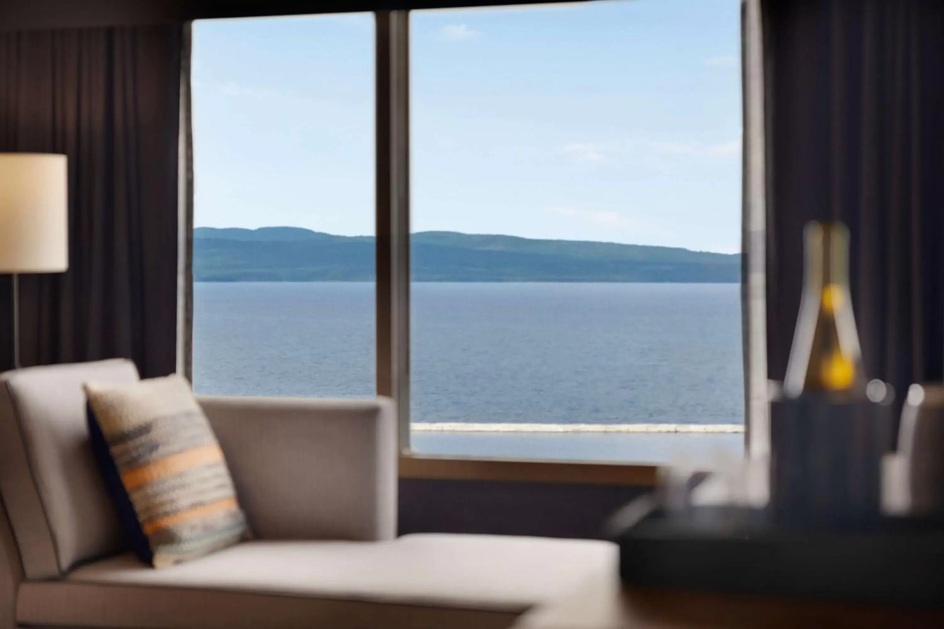 Living room, Sea View in Hilton Burlington Lake Champlain