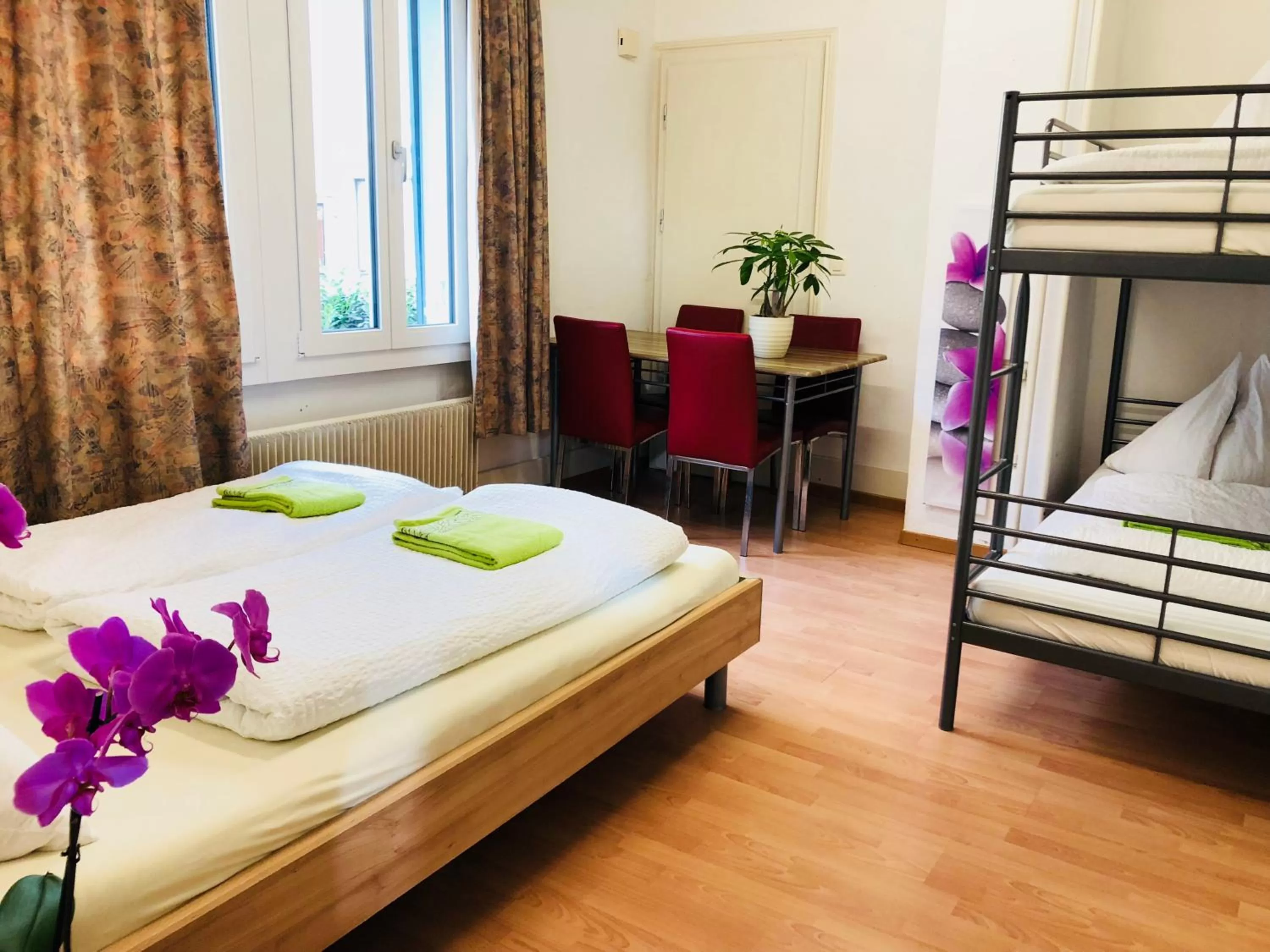 Bed in Interlaken Linda Inn Lodge