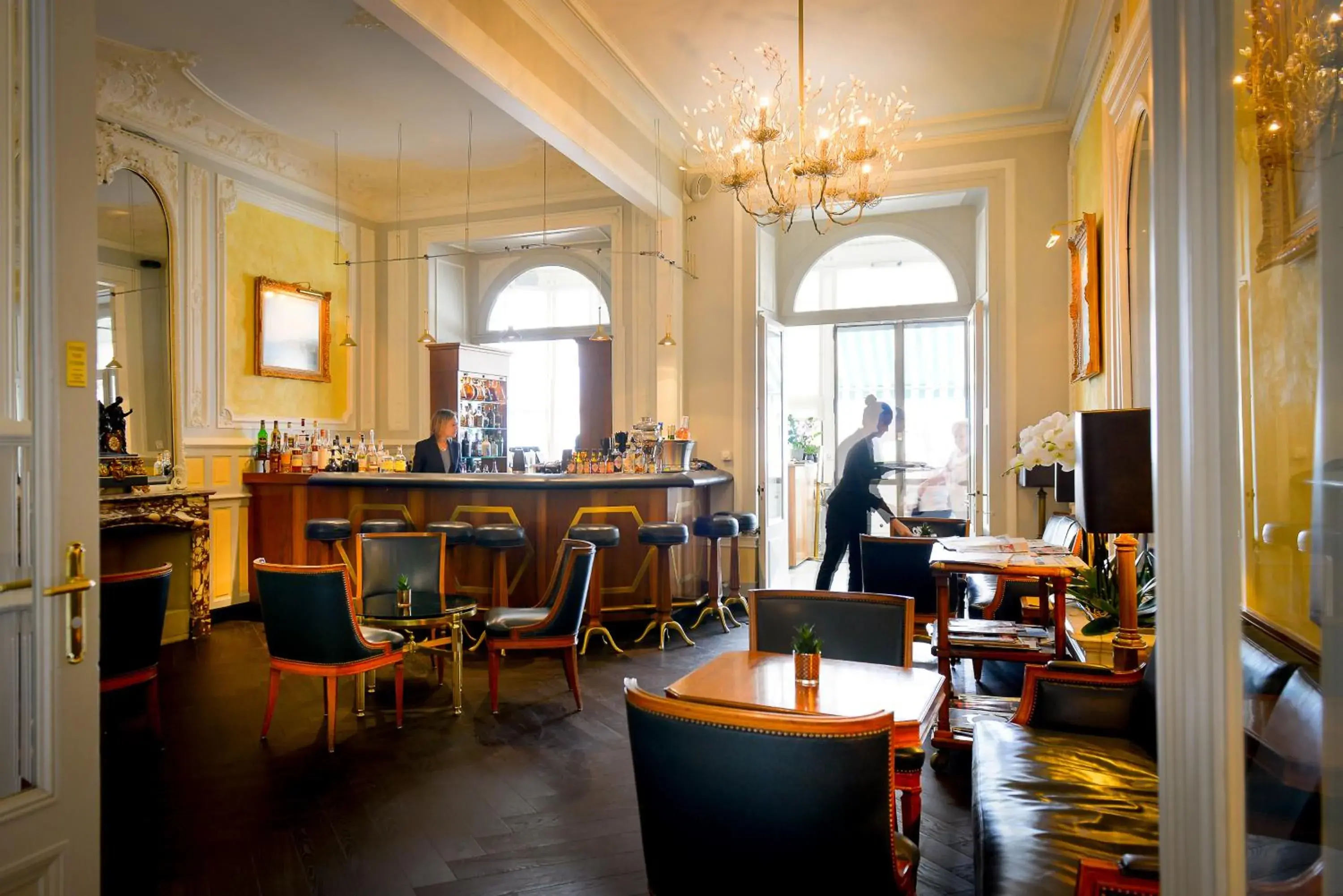 Lounge or bar, Restaurant/Places to Eat in Hotel Des Trois Couronnes & Spa - The Leading Hotels of the World