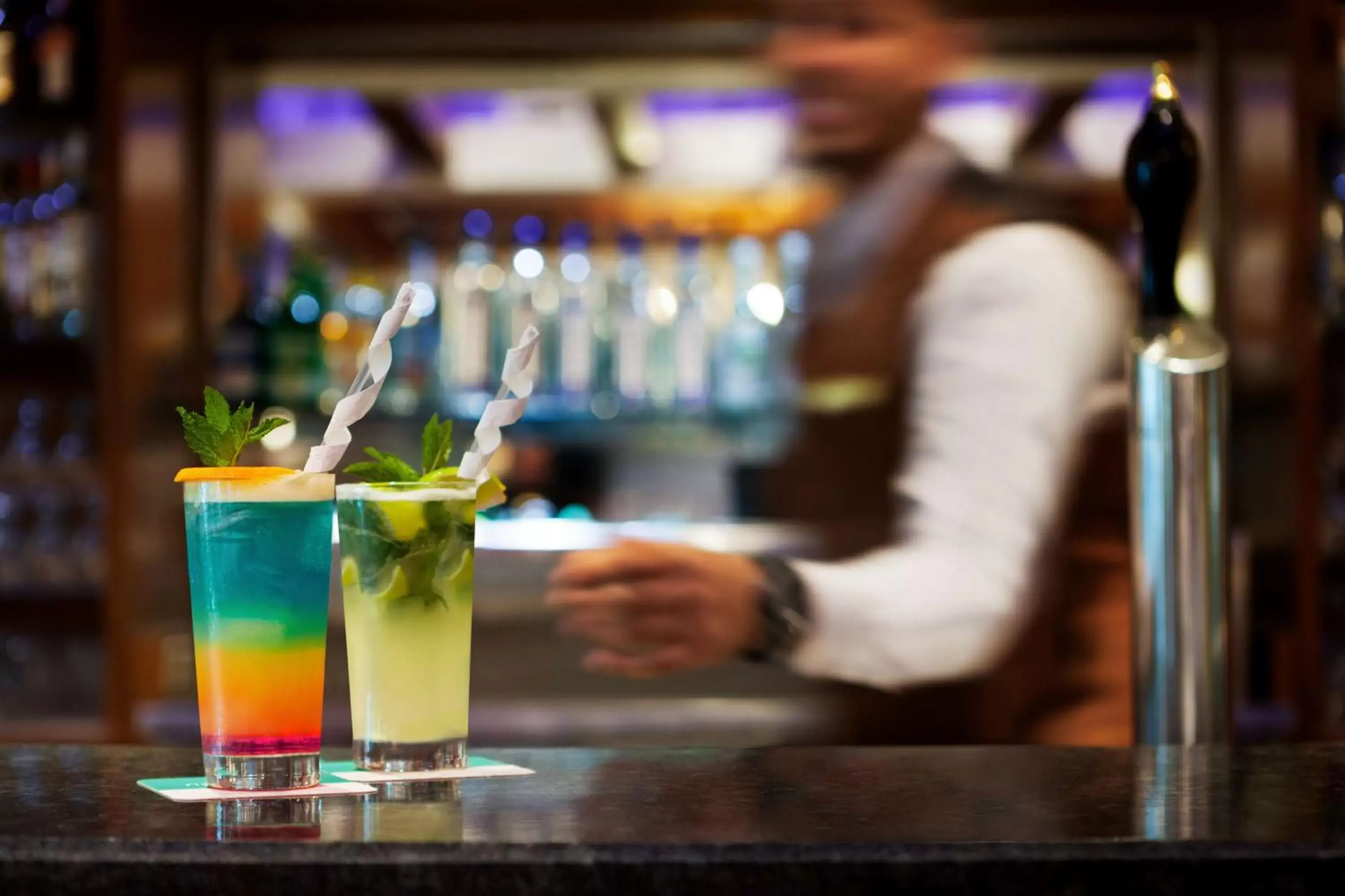 Lounge or bar, Drinks in Embassy Suites by Hilton Dorado del Mar Beach Resort