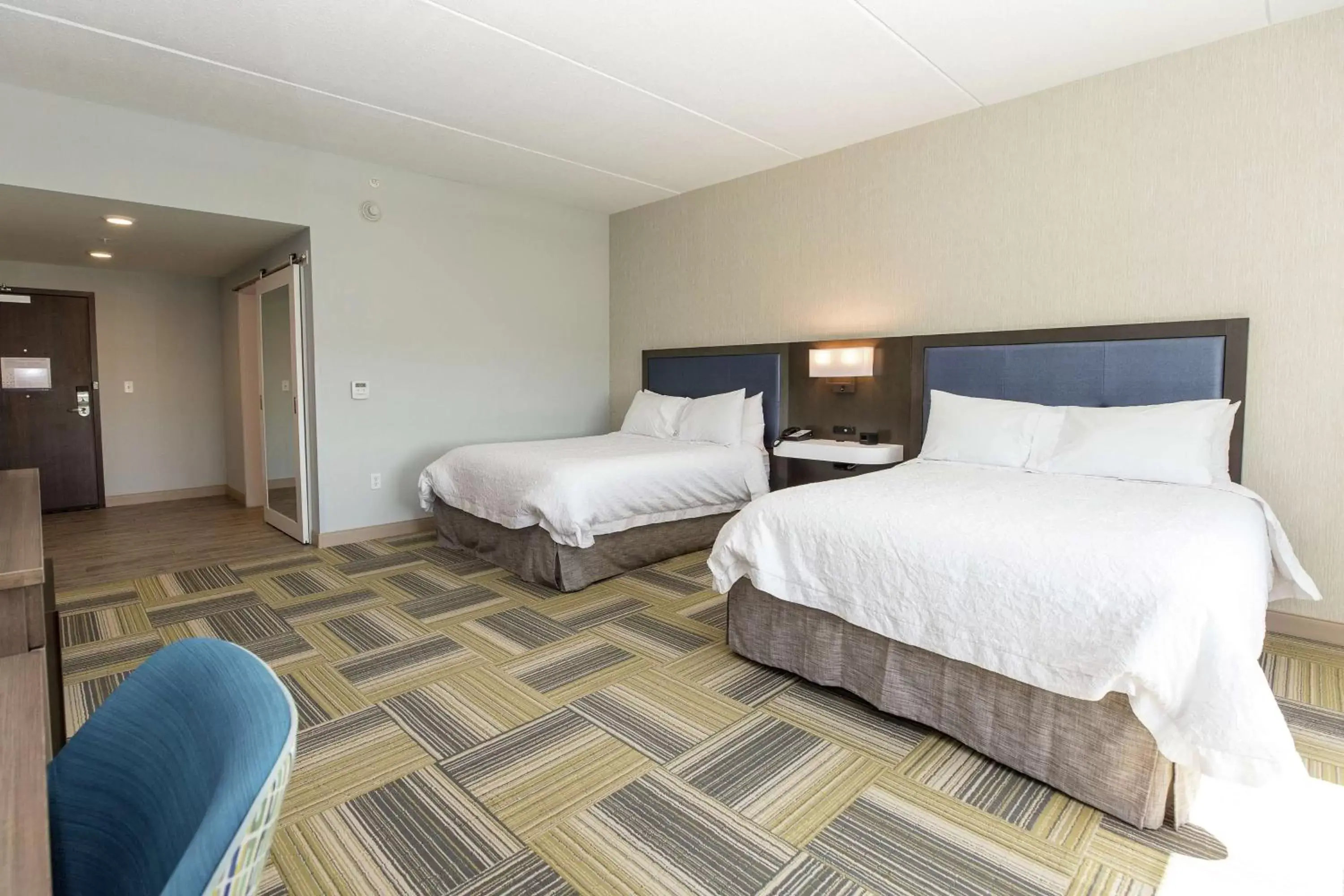 Bedroom, Bed in Hampton Inn & Suites Syracuse North Airport Area