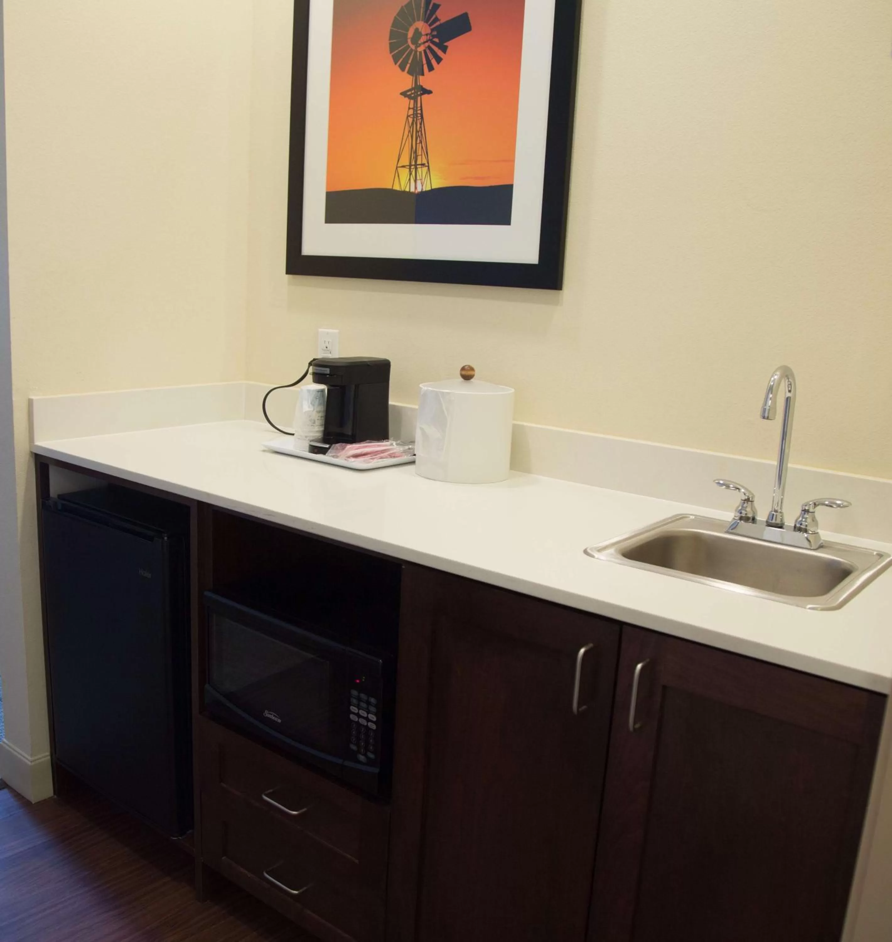 Kitchen or kitchenette in Hampton Inn and Suites by Hilton McKinney
