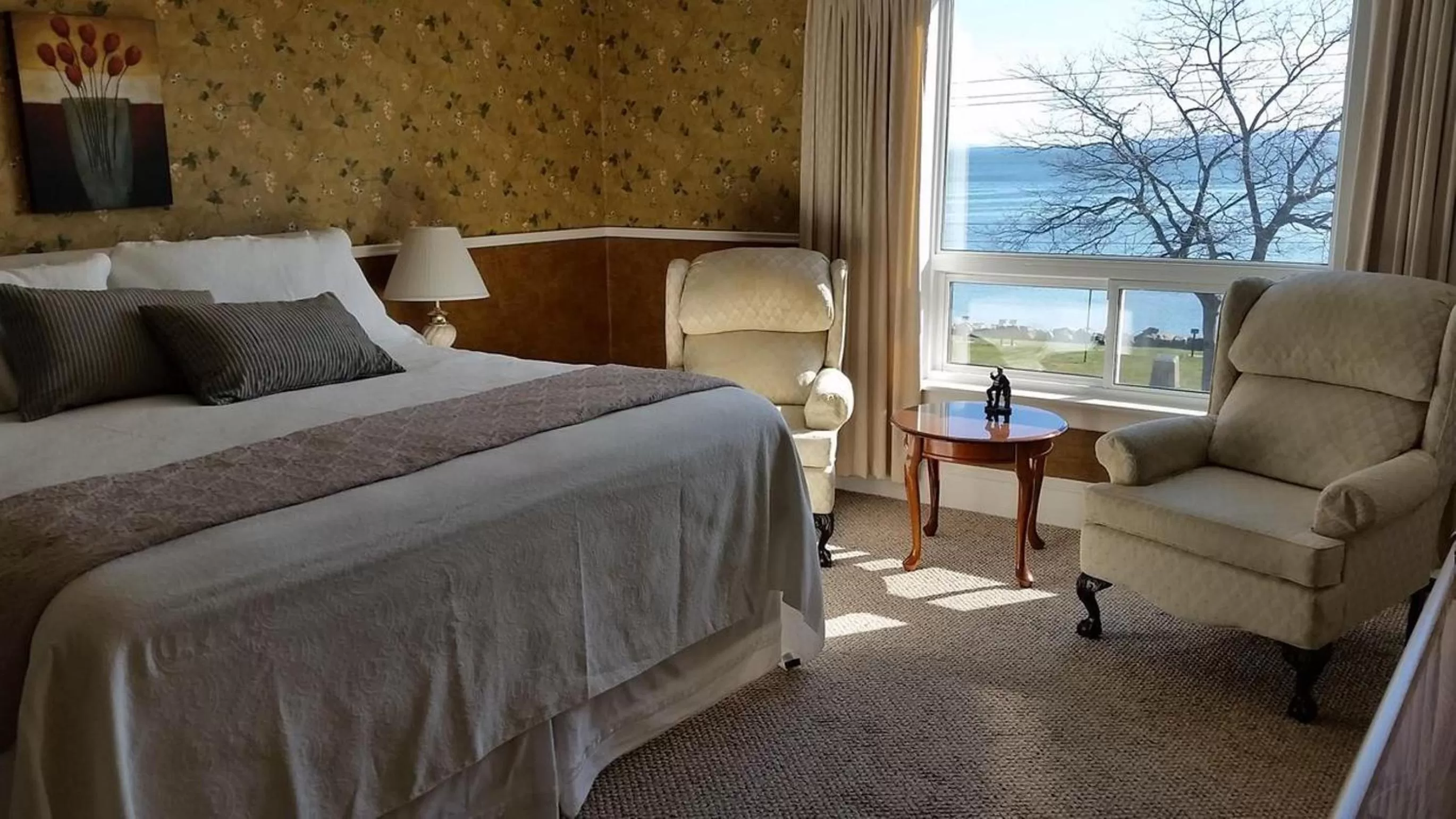 Bedroom, Bed in Bayside Inn