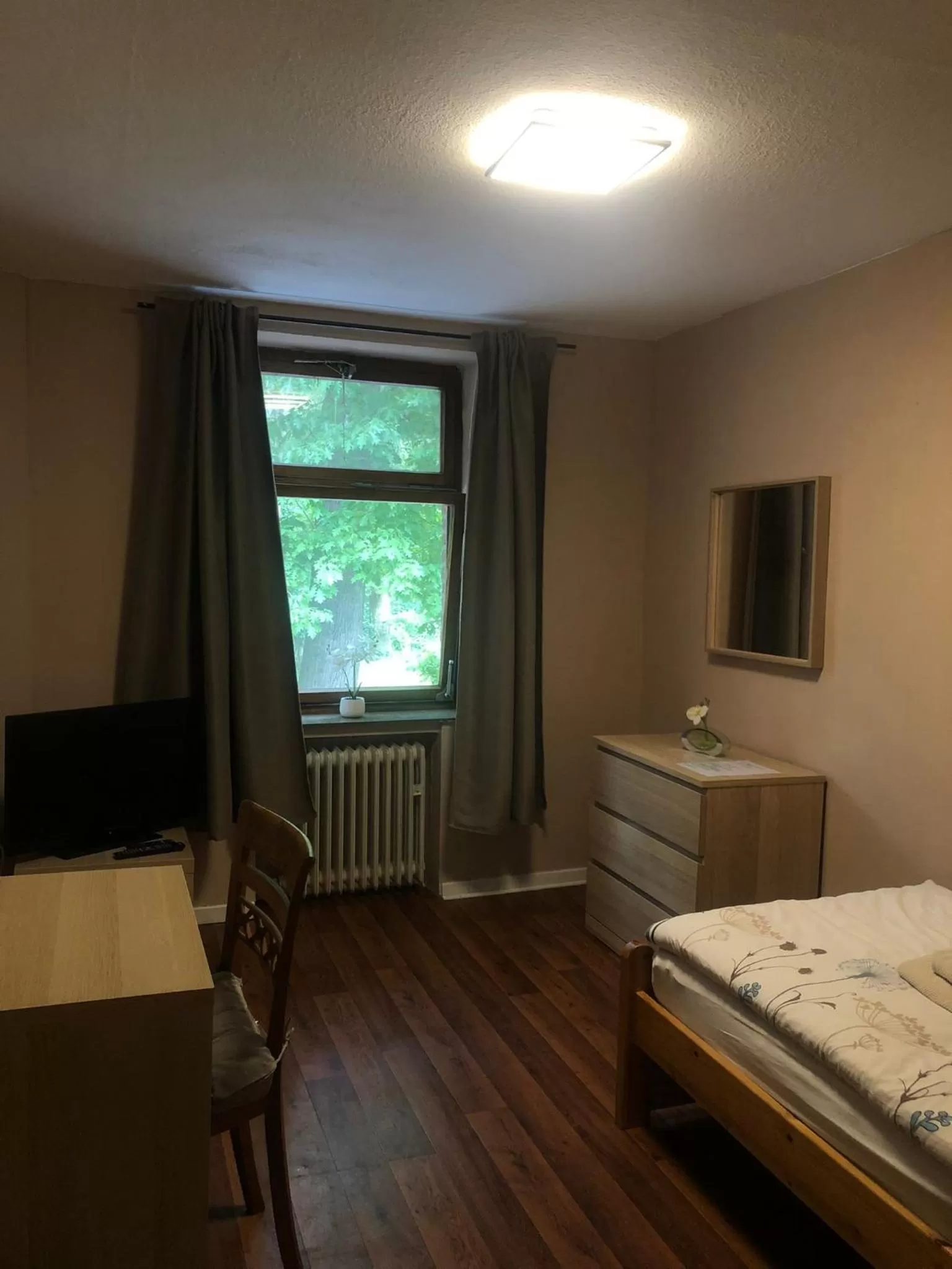 Photo of the whole room, TV/Entertainment Center in Restaurant Yamas im Haus Waldesruh