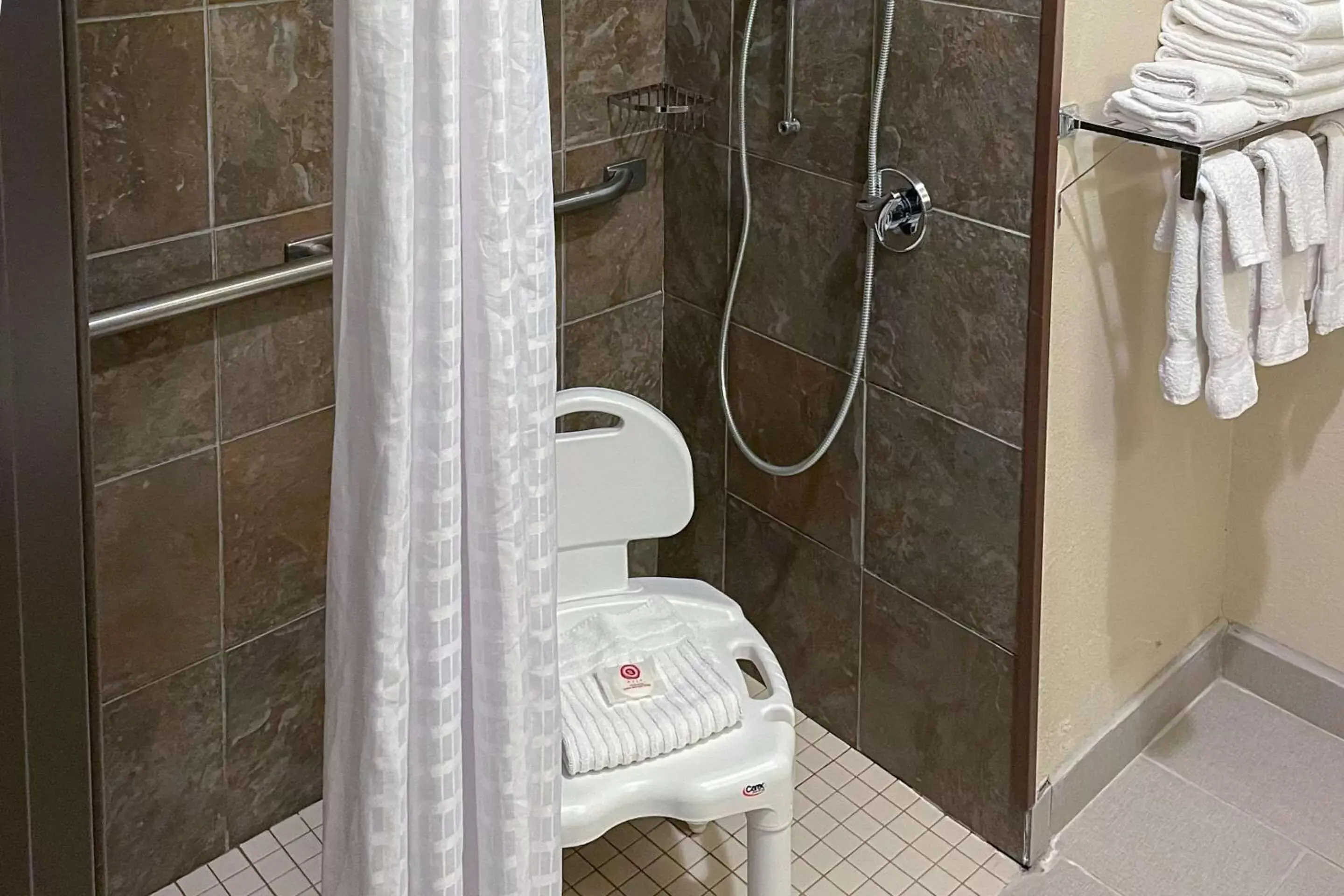 Bathroom in Comfort Inn & Suites Midtown