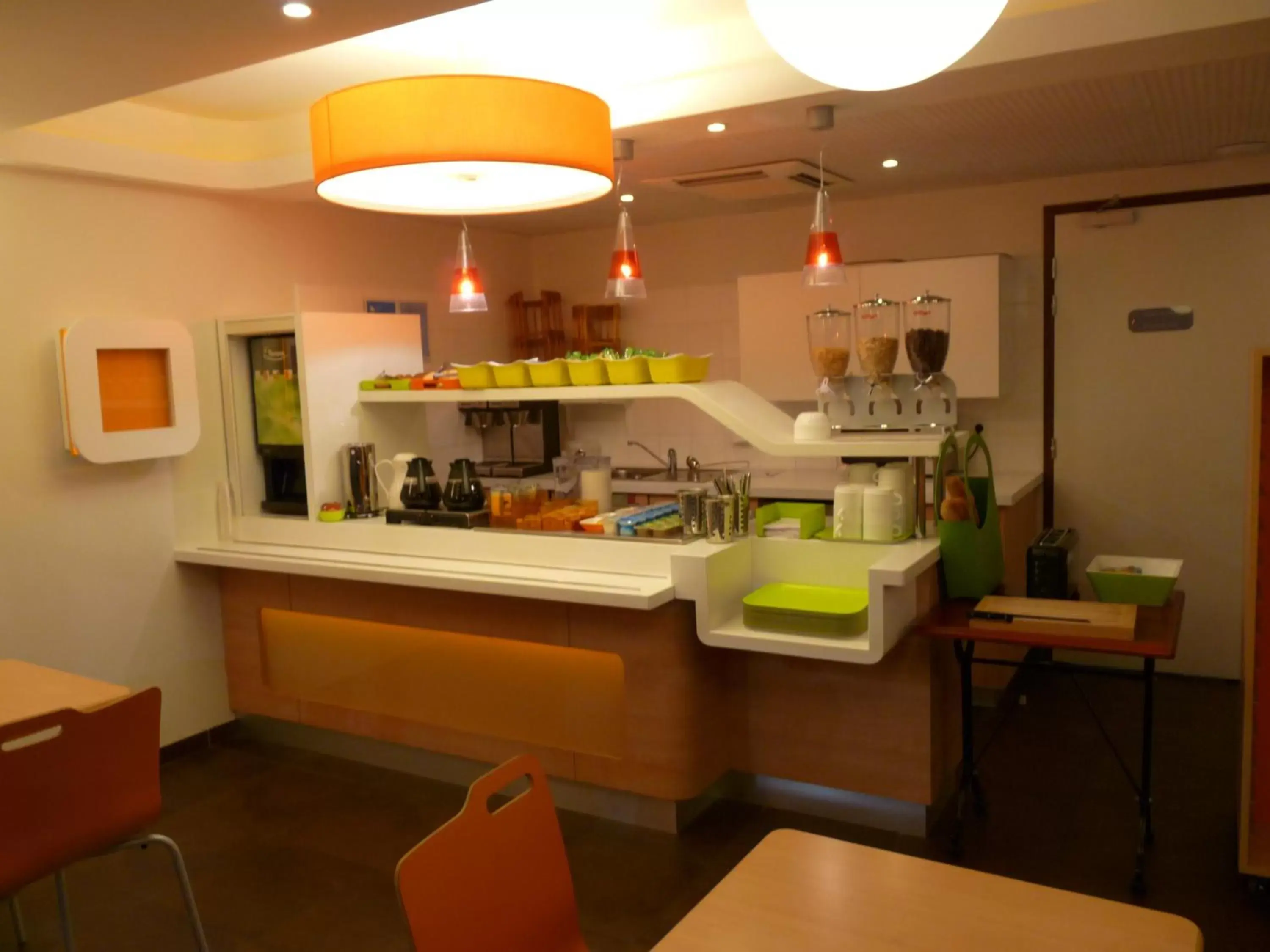 Food and drinks, Kitchen/Kitchenette in ibis budget Montauban Les Chaumes