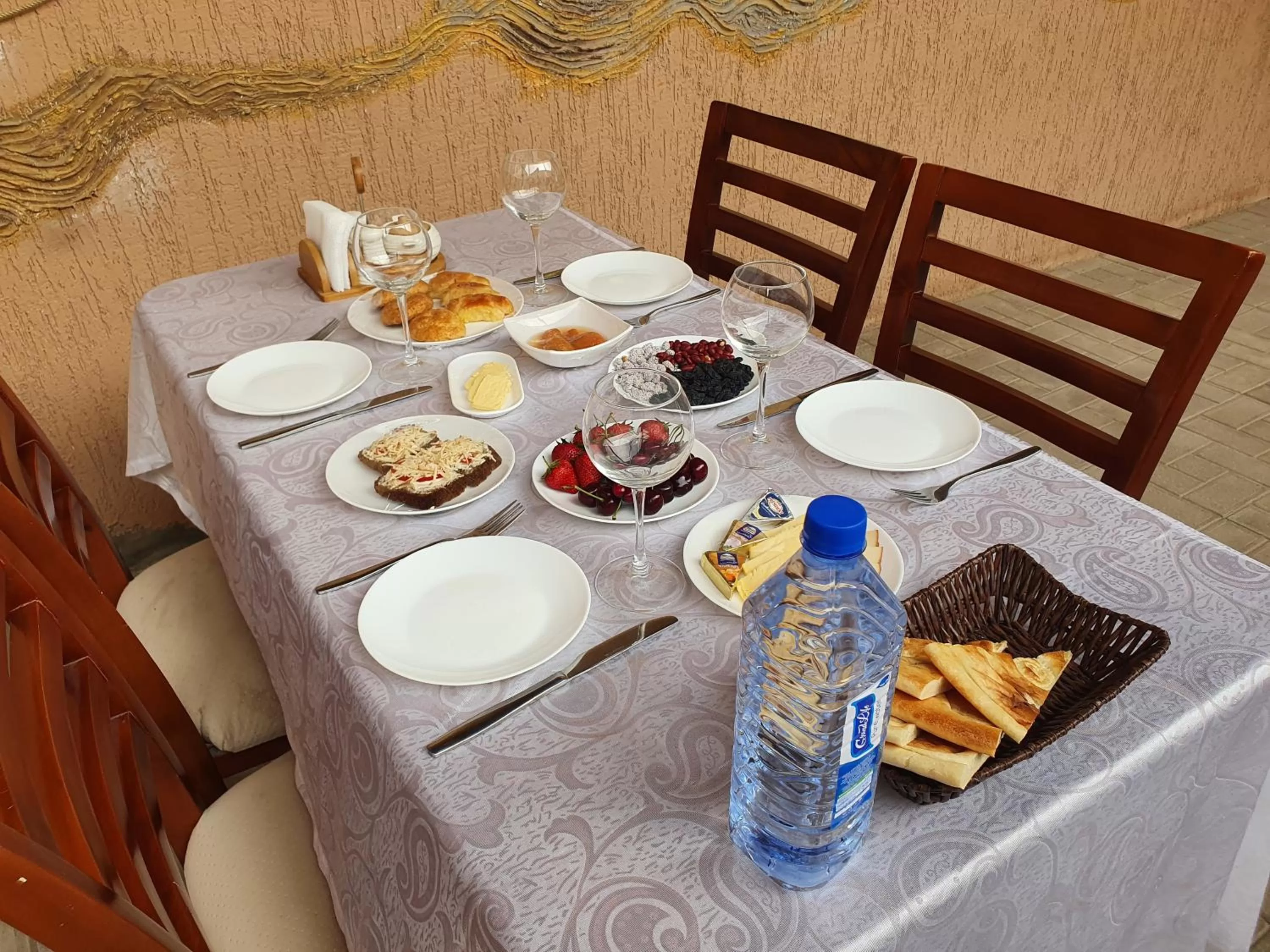 Breakfast in Caravan Hotel