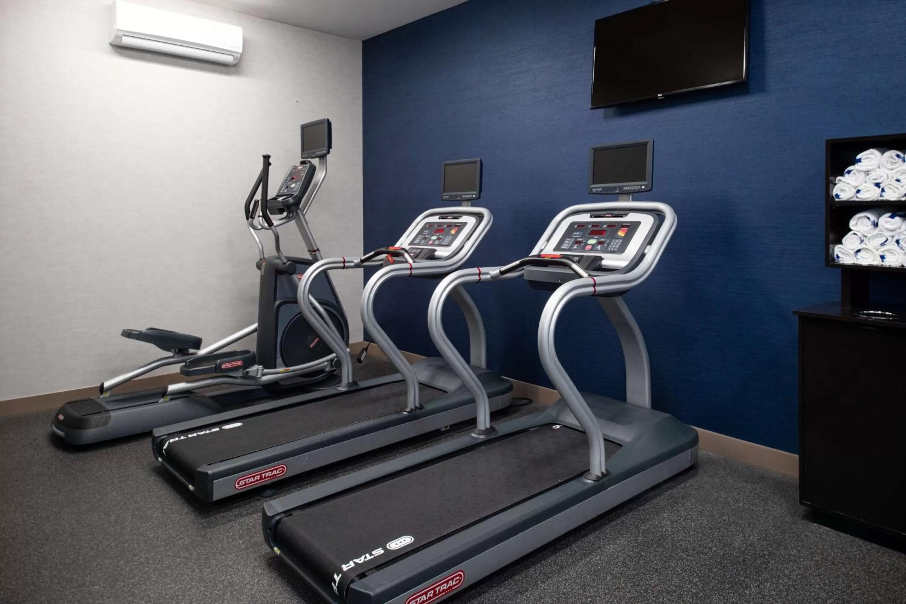 Fitness centre/facilities in Hampton Inn Kansas City Northeast