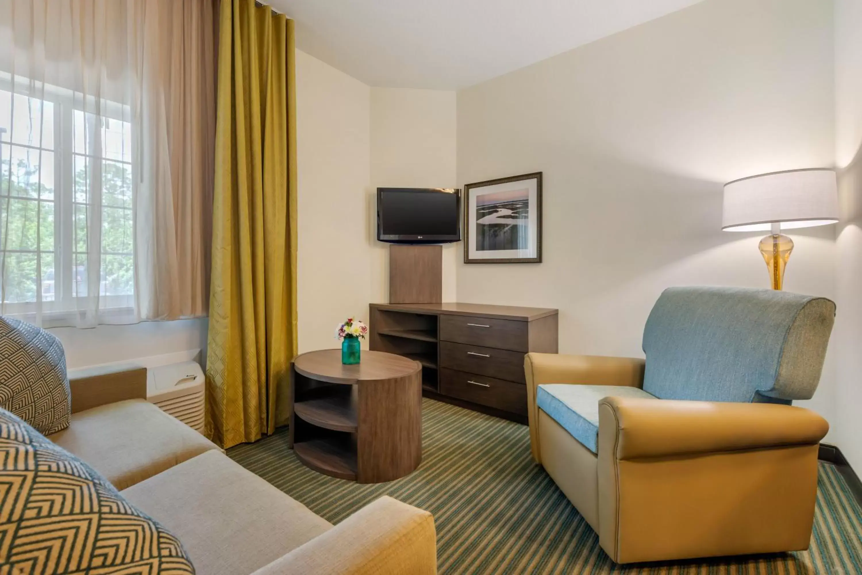 Seating area, TV/Entertainment Center in Candlewood Suites Fort Myers Interstate 75, an IHG Hotel