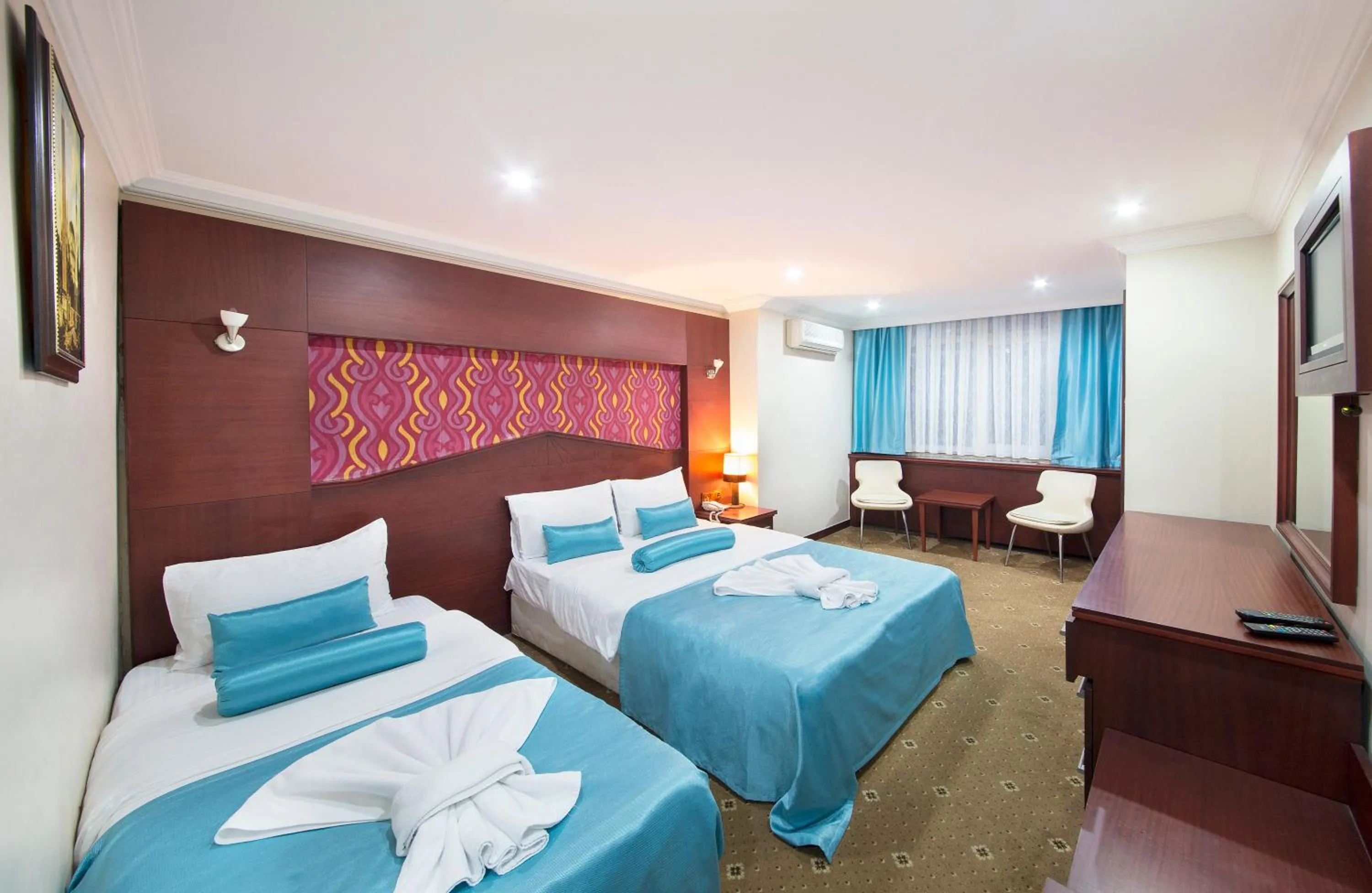 Photo of the whole room in GRAND ZENTRUM HOTEL & CAFE RESTAURANT - Taksim Square