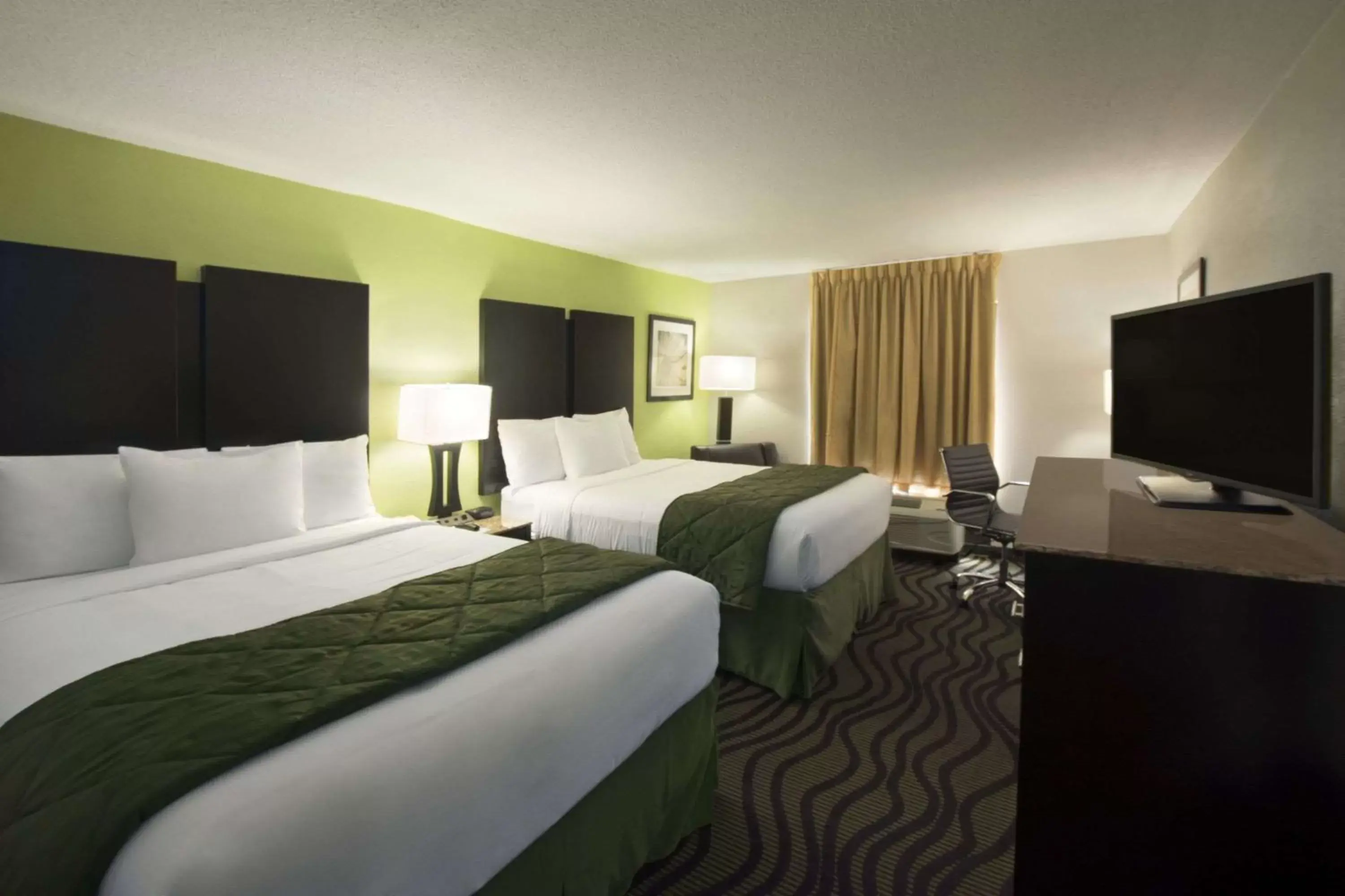 Photo of the whole room, Bed in Days Inn by Wyndham Rome Downtown