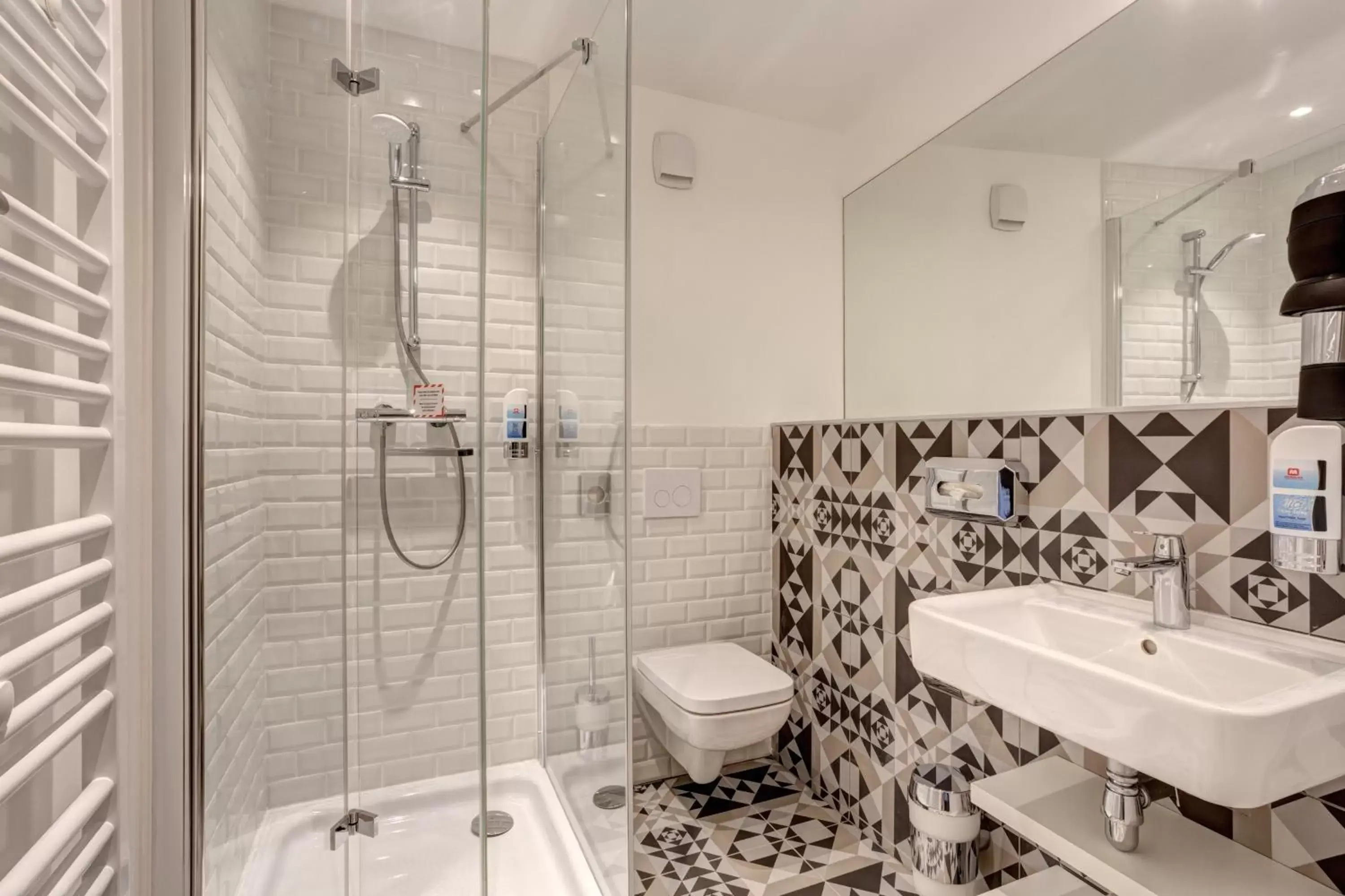 Toilet, Bathroom in MEININGER Hotel Paris Porte de Vincennes