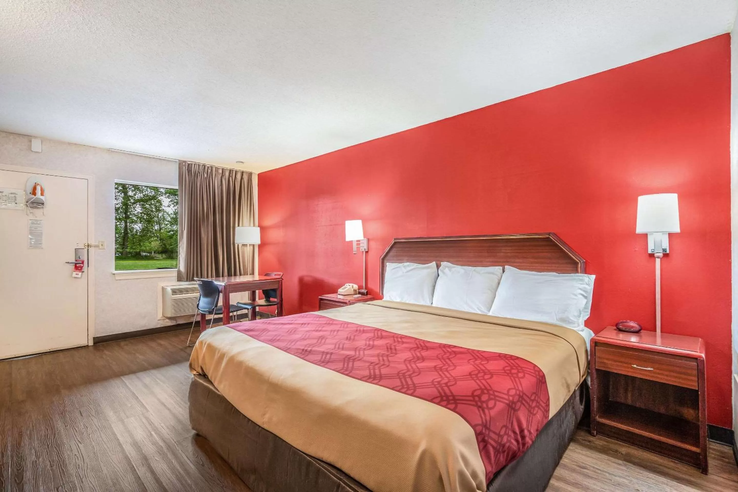 Photo of the whole room in Economy Inn