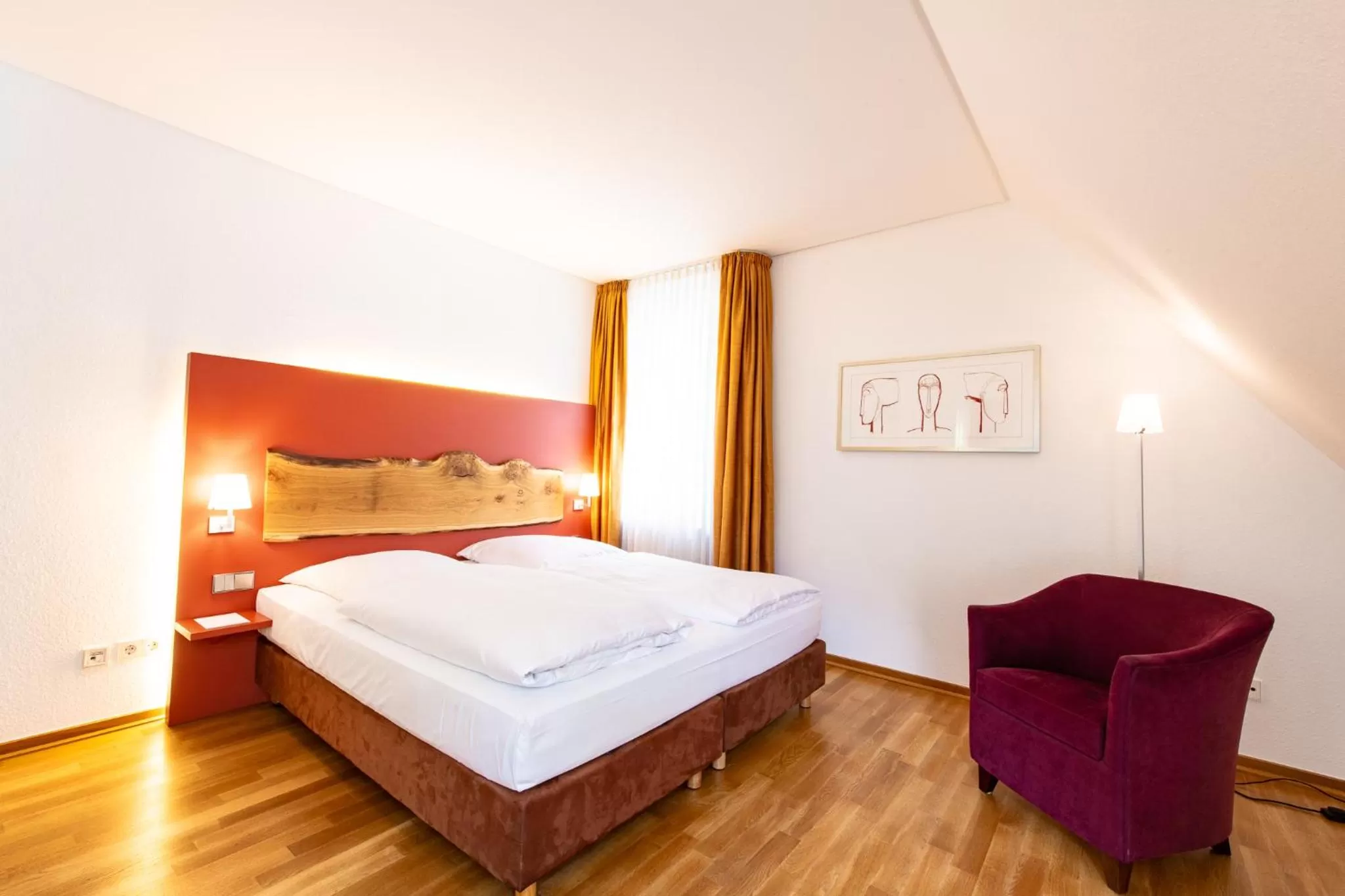 Photo of the whole room, Bed in Parkhotel Wolfsburg