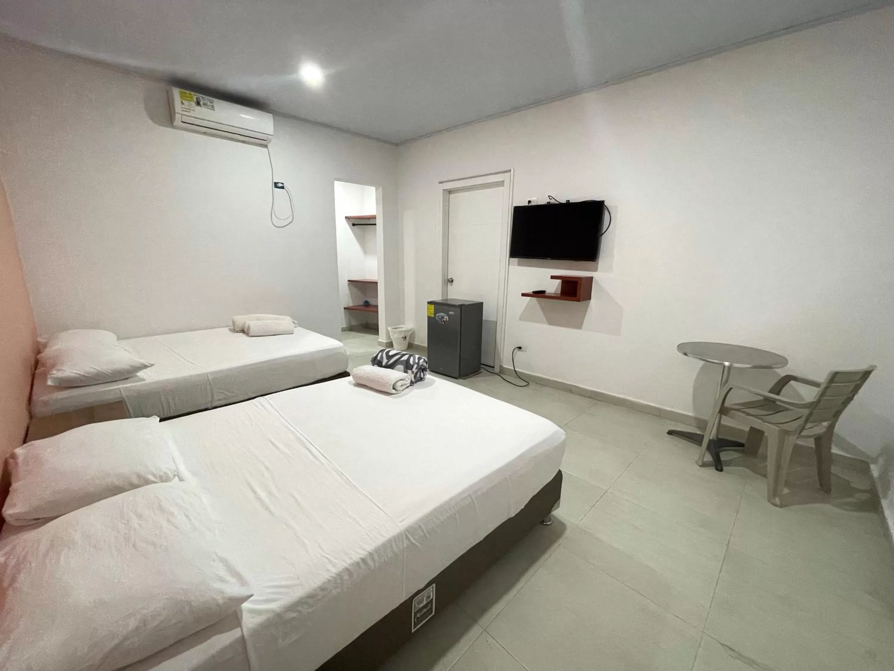 Photo of the whole room, Bed in Apartahotel Caribe Diez