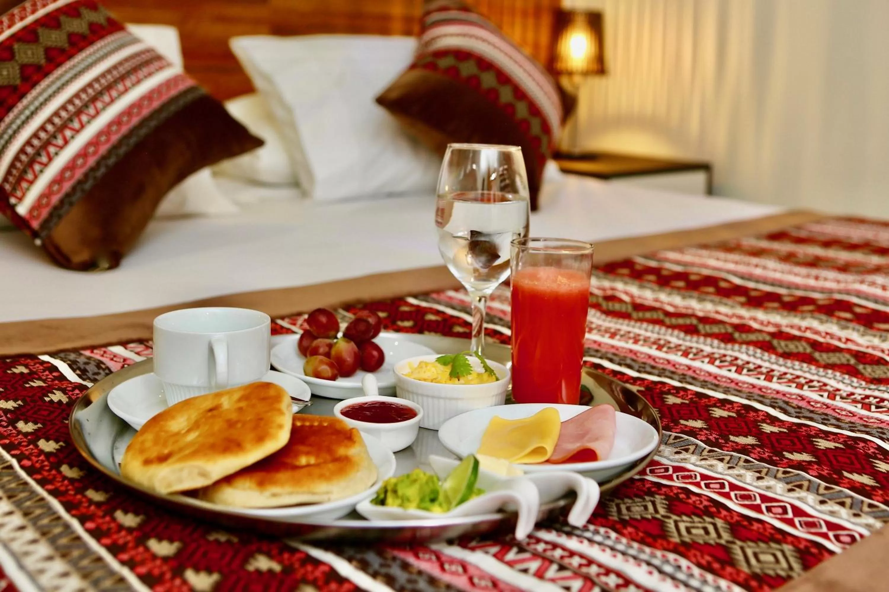 Food and drinks in Yakana Hotel