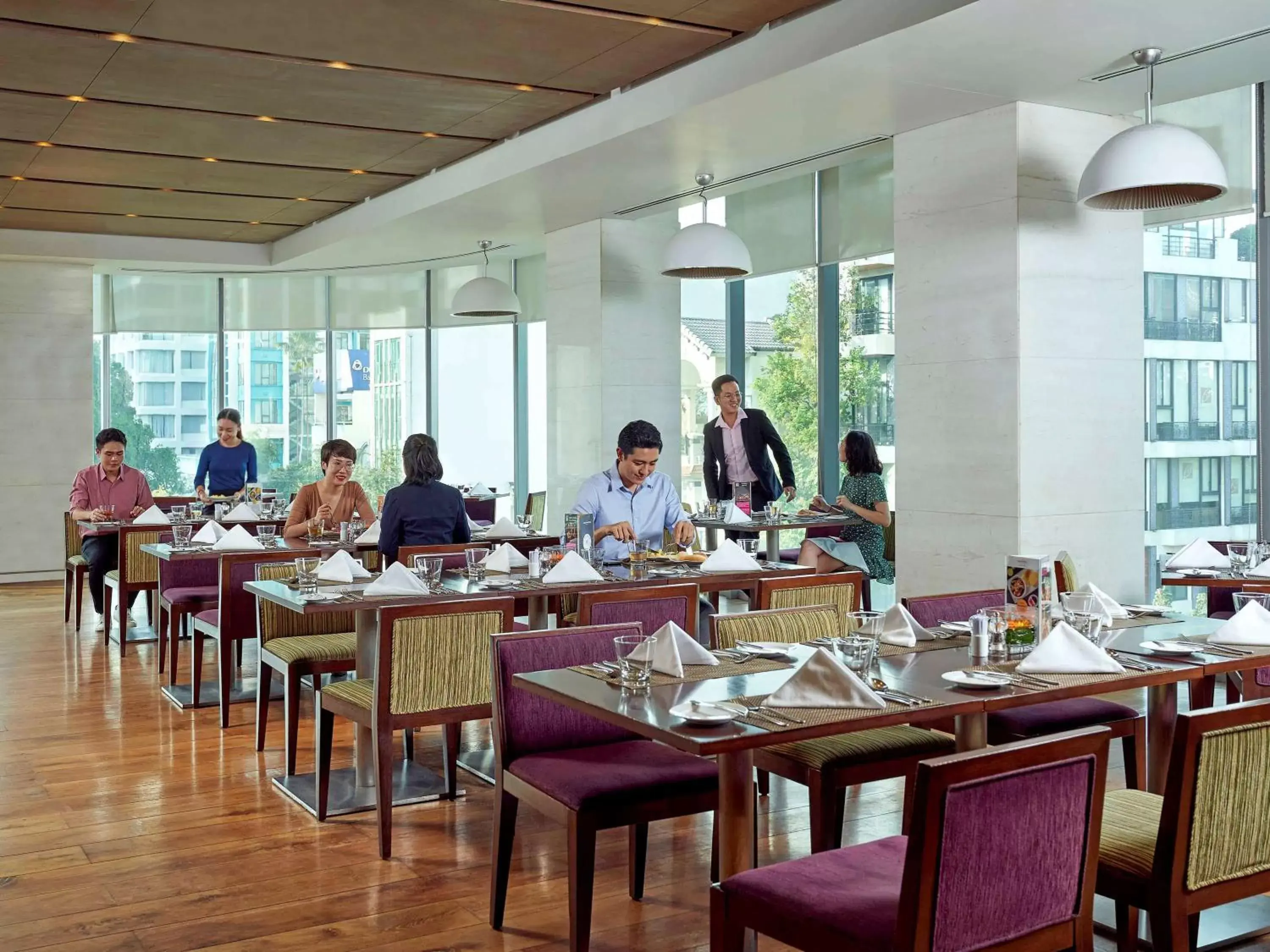 Restaurant/Places to Eat in Novotel Saigon Centre