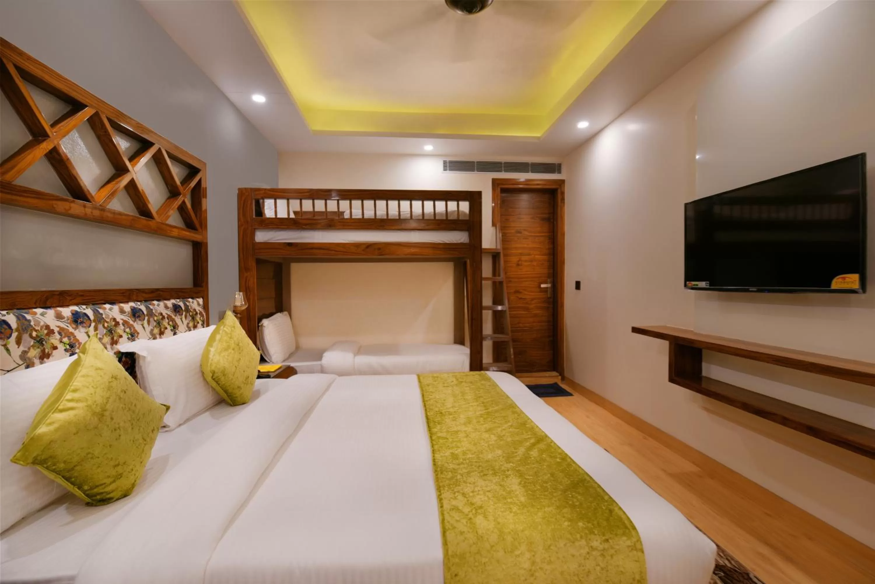 Bed in Hotel Blue Pearl - Free Airport Pick up