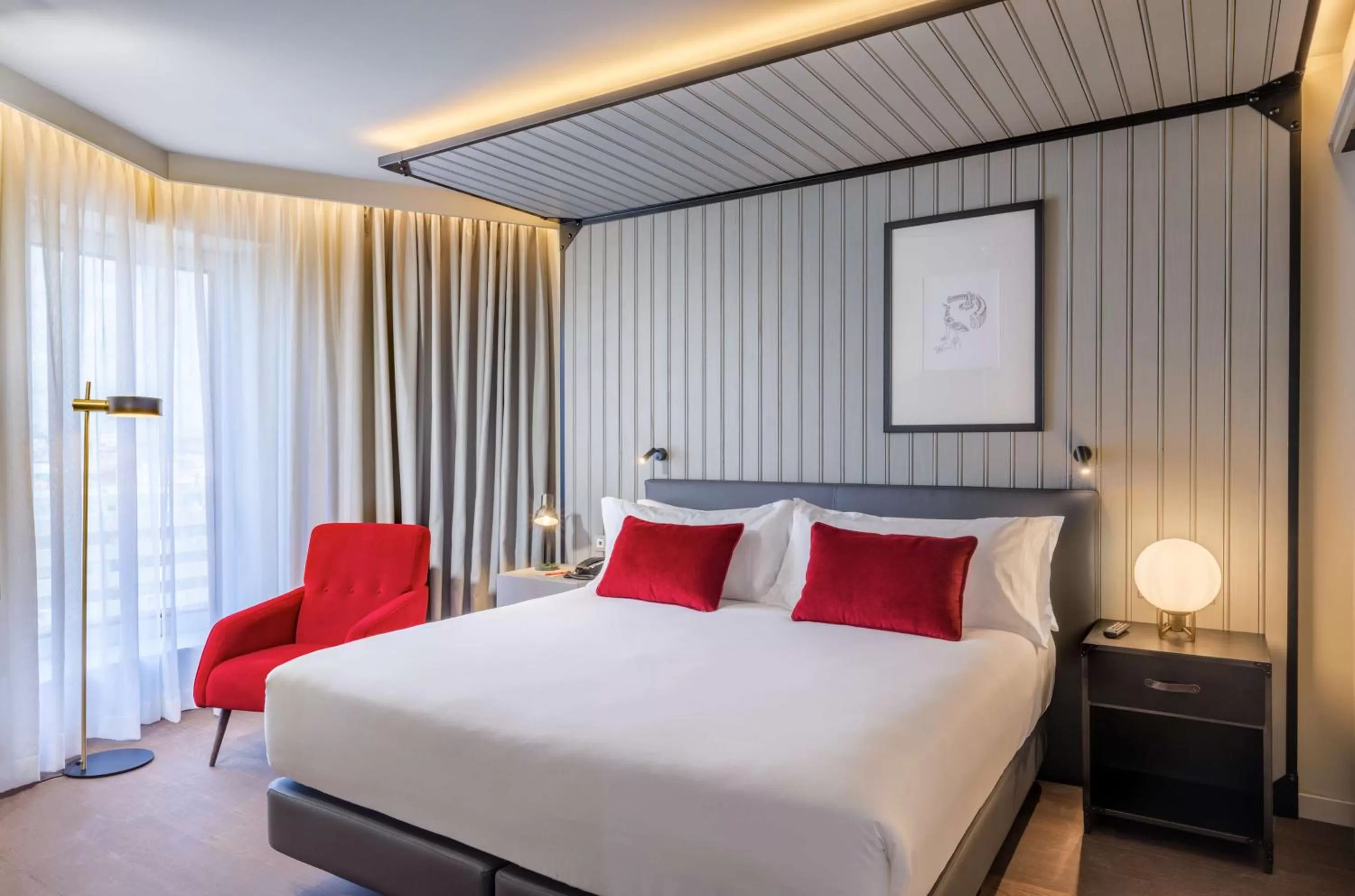 Bed in Canopy by Hilton Madrid Castellana