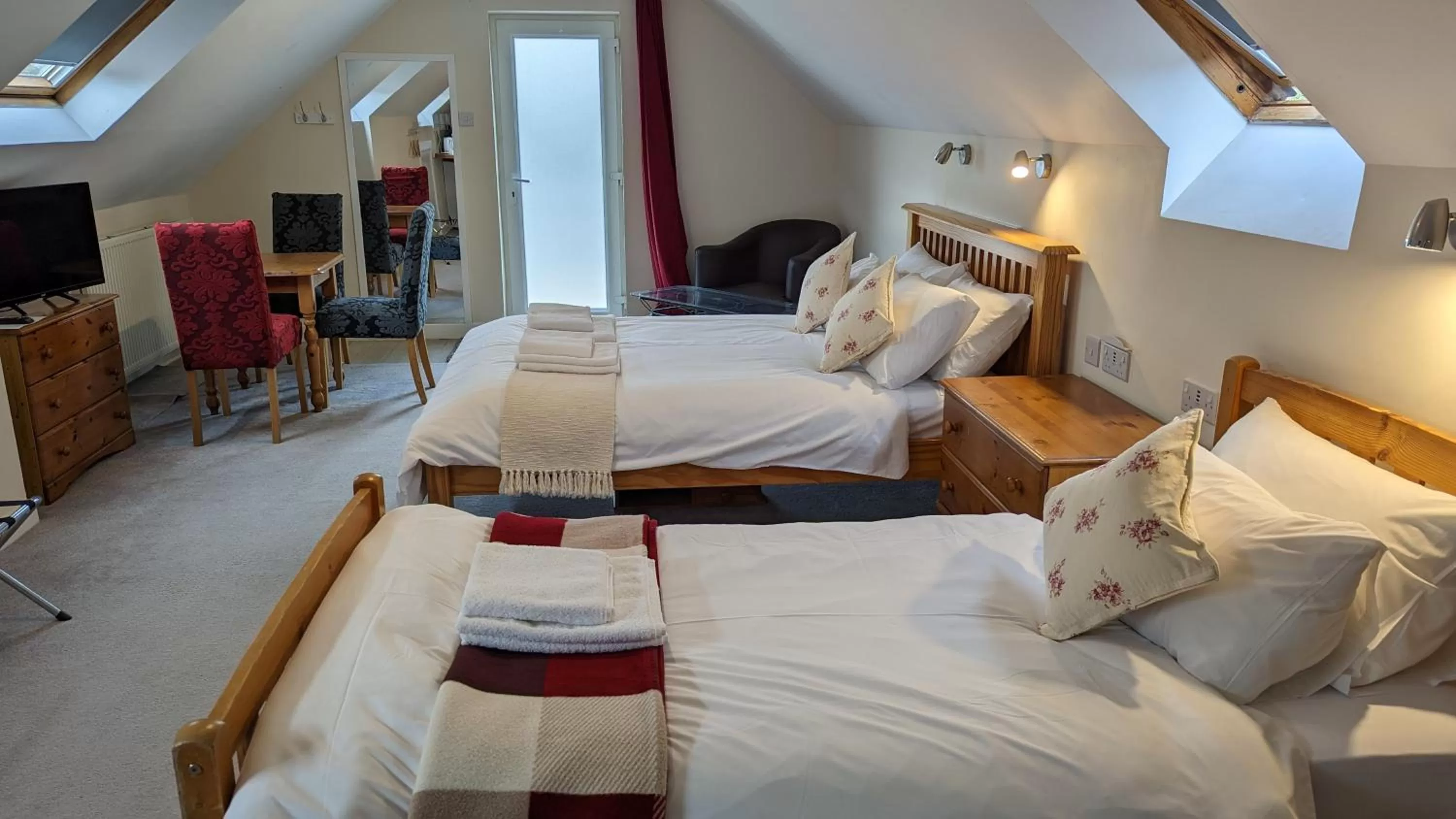 Living room, Bed in Ivybridge Guesthouse