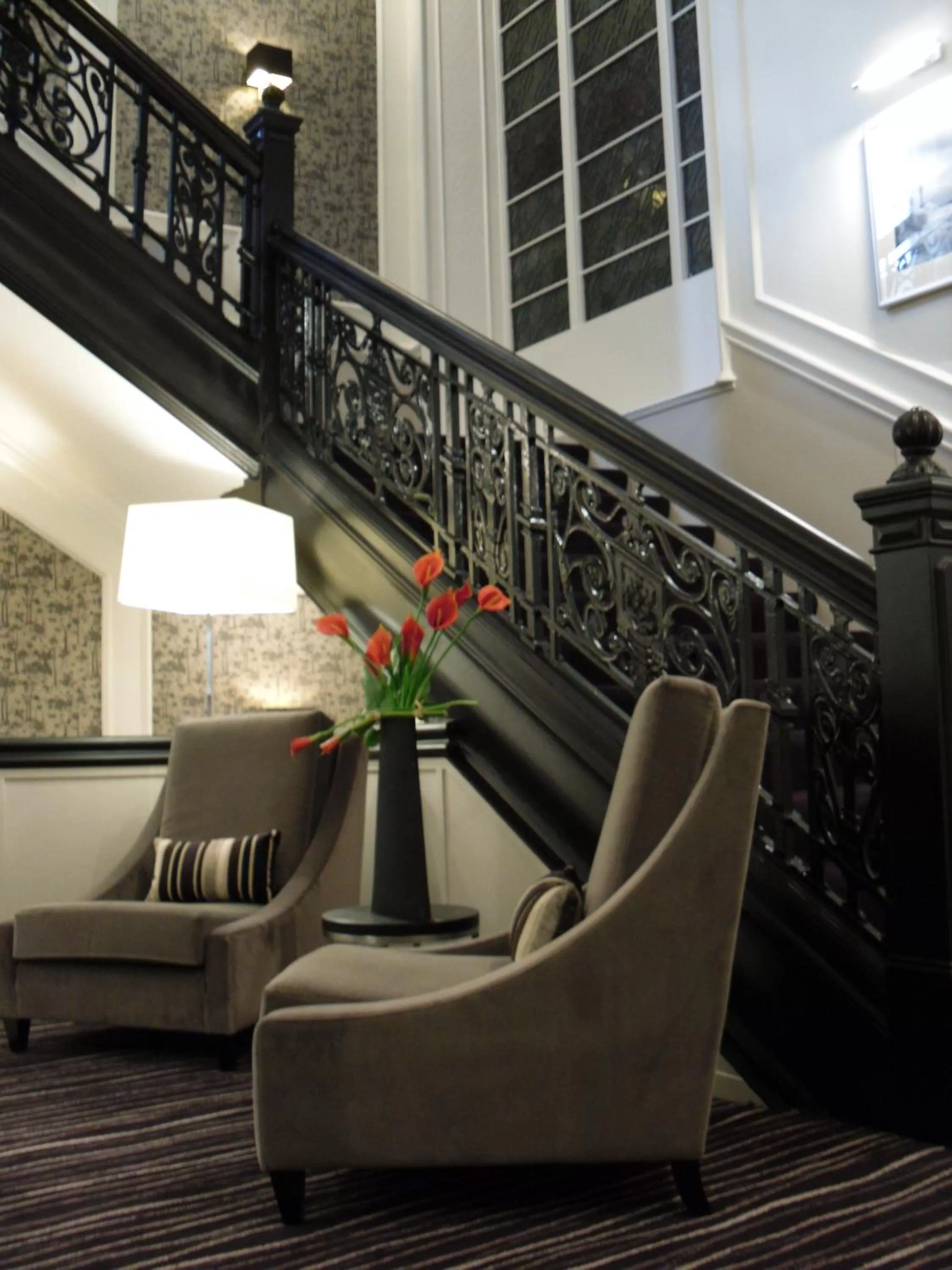 Lobby or reception in Mercure Aberdeen Caledonian Hotel