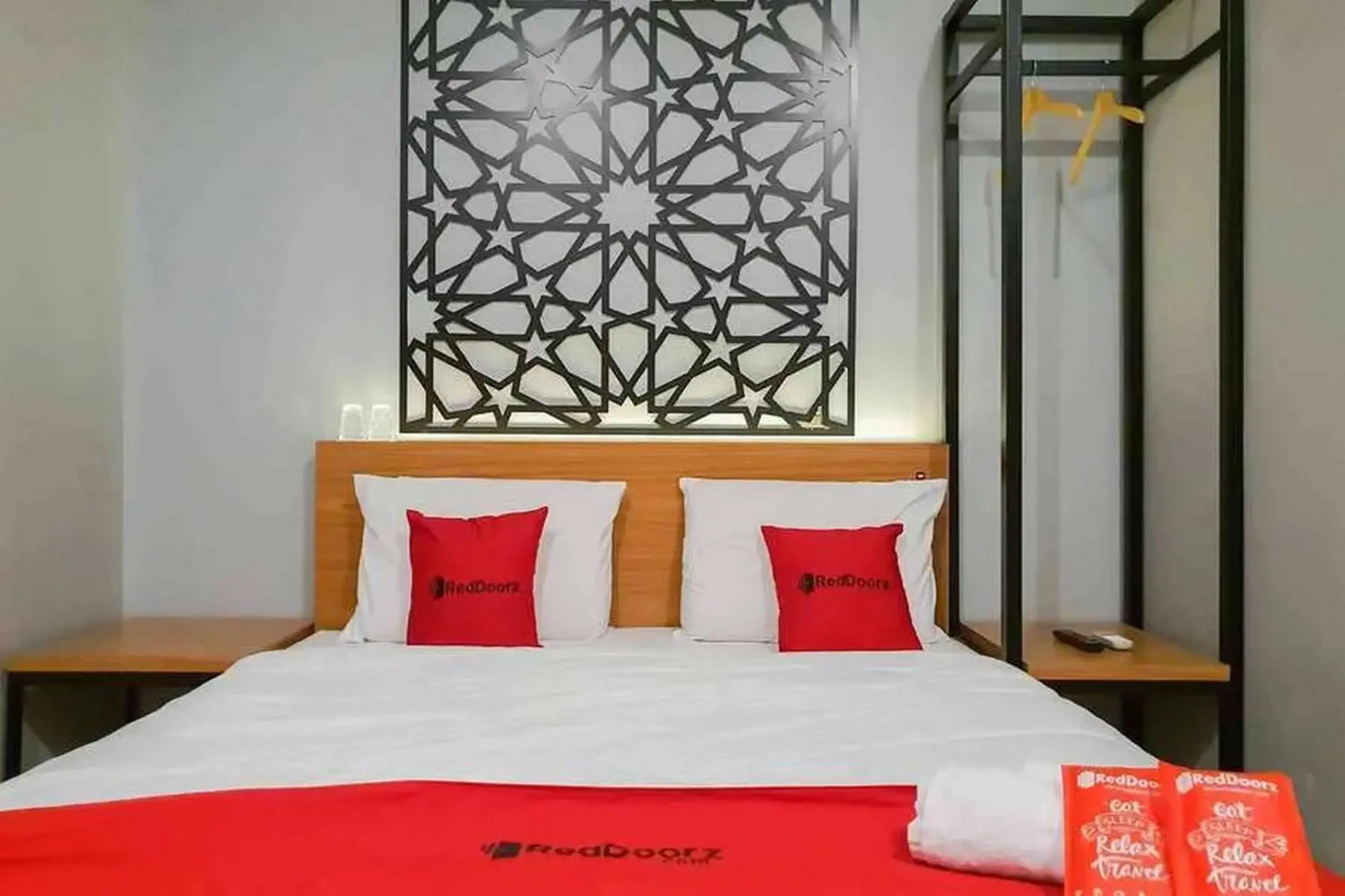 Bed in RedDoorz @ Manukan Surabaya