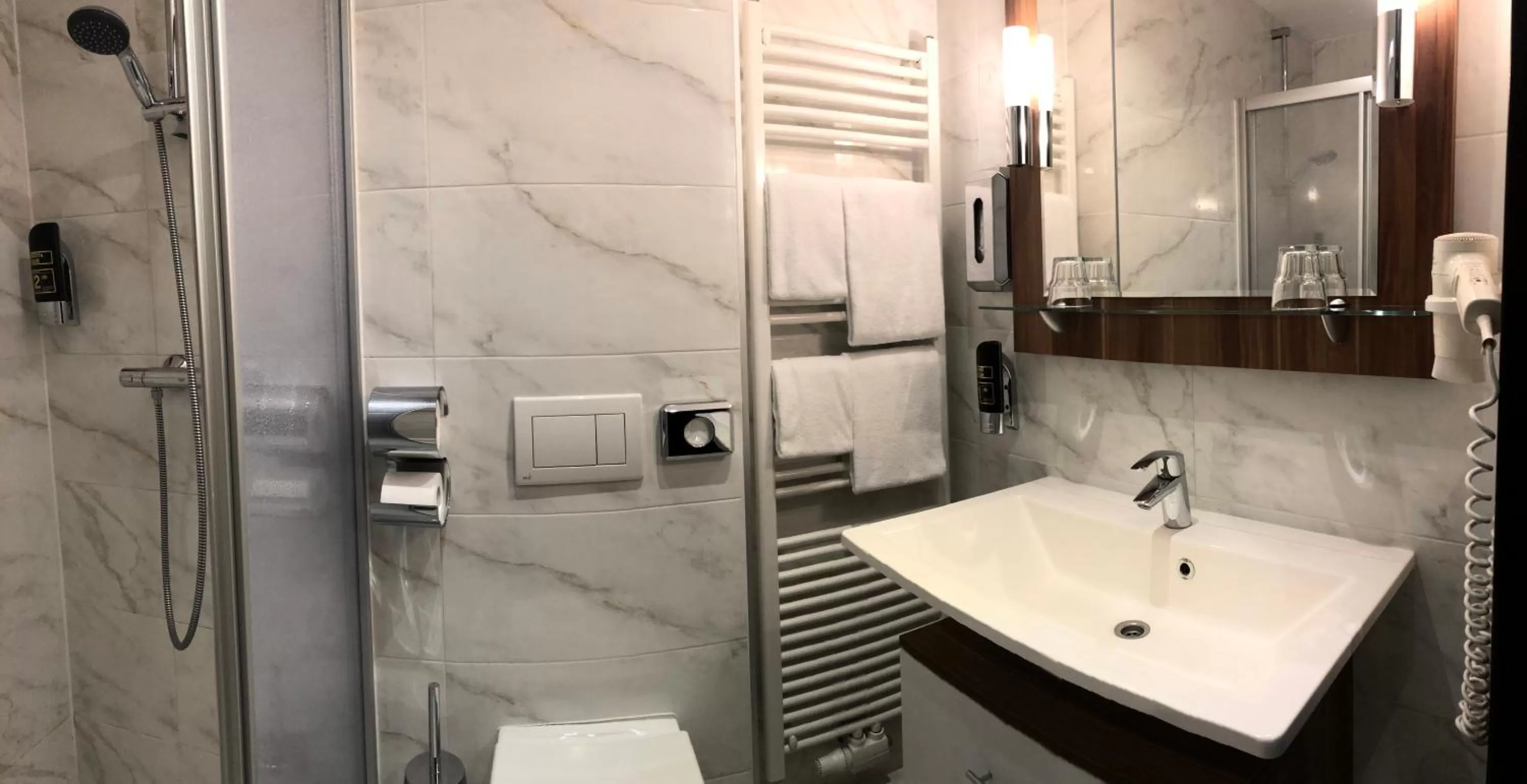 Shower in Hotel König