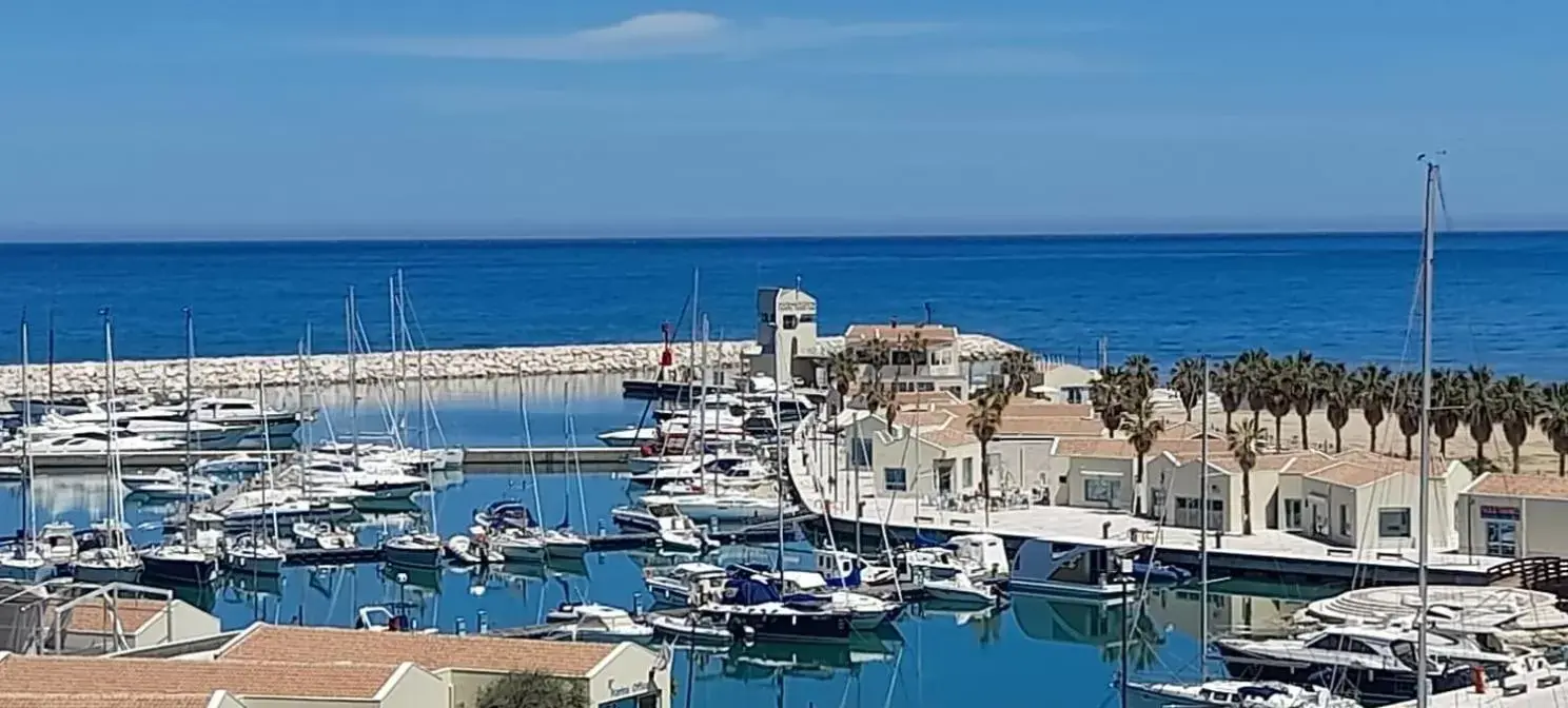 Neighbourhood, Sea View in B&B La Maison del Borgo