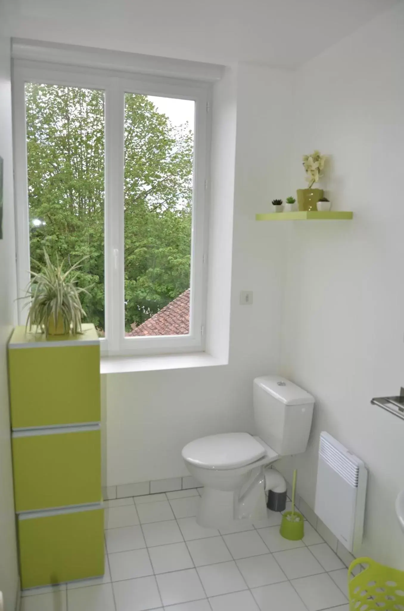 Photo of the whole room, Bathroom in Le Gîte Oratorien