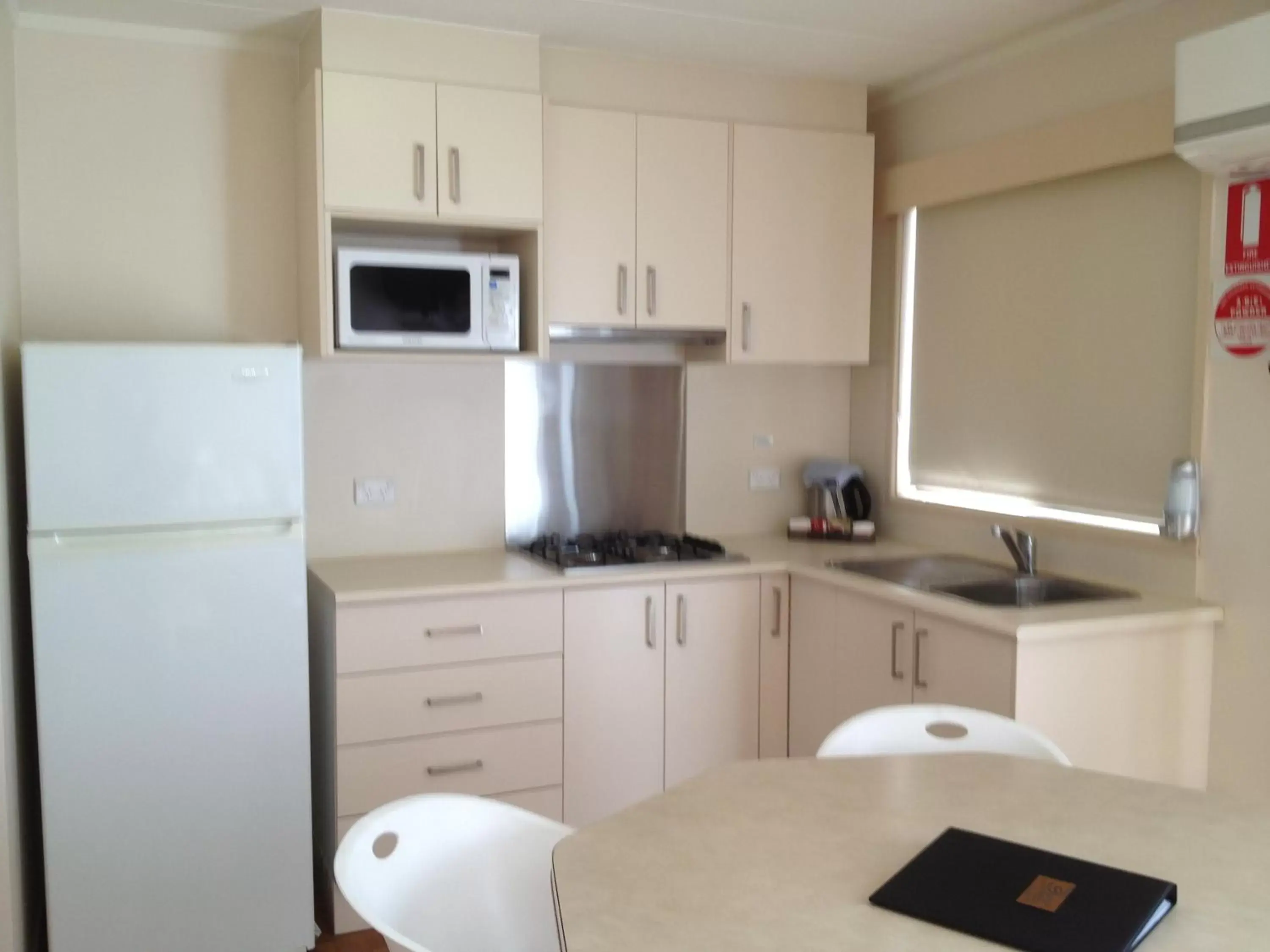 Kitchen or kitchenette, Kitchen/Kitchenette in Wollongong Surf Leisure Resort