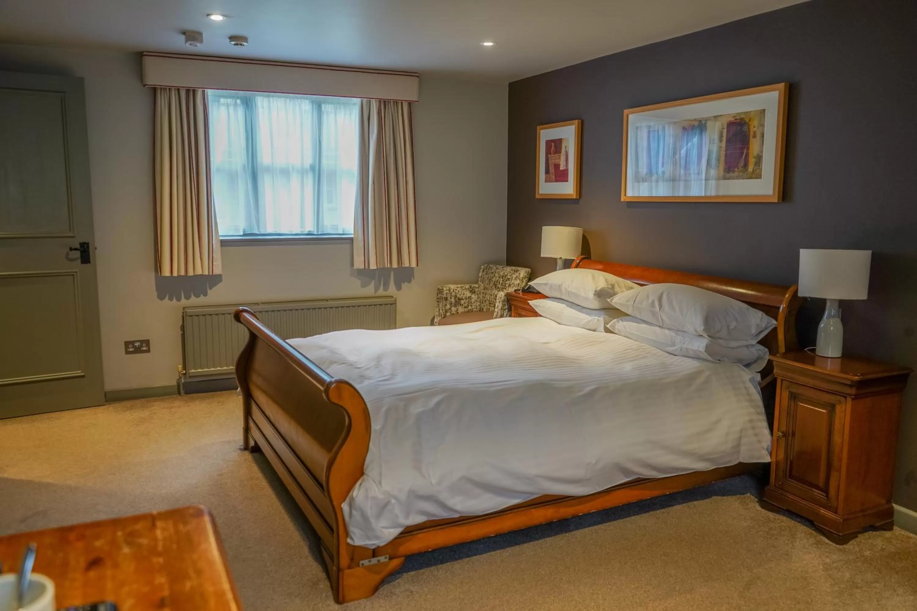 Bed in The Bird In Hand Inn, Witney