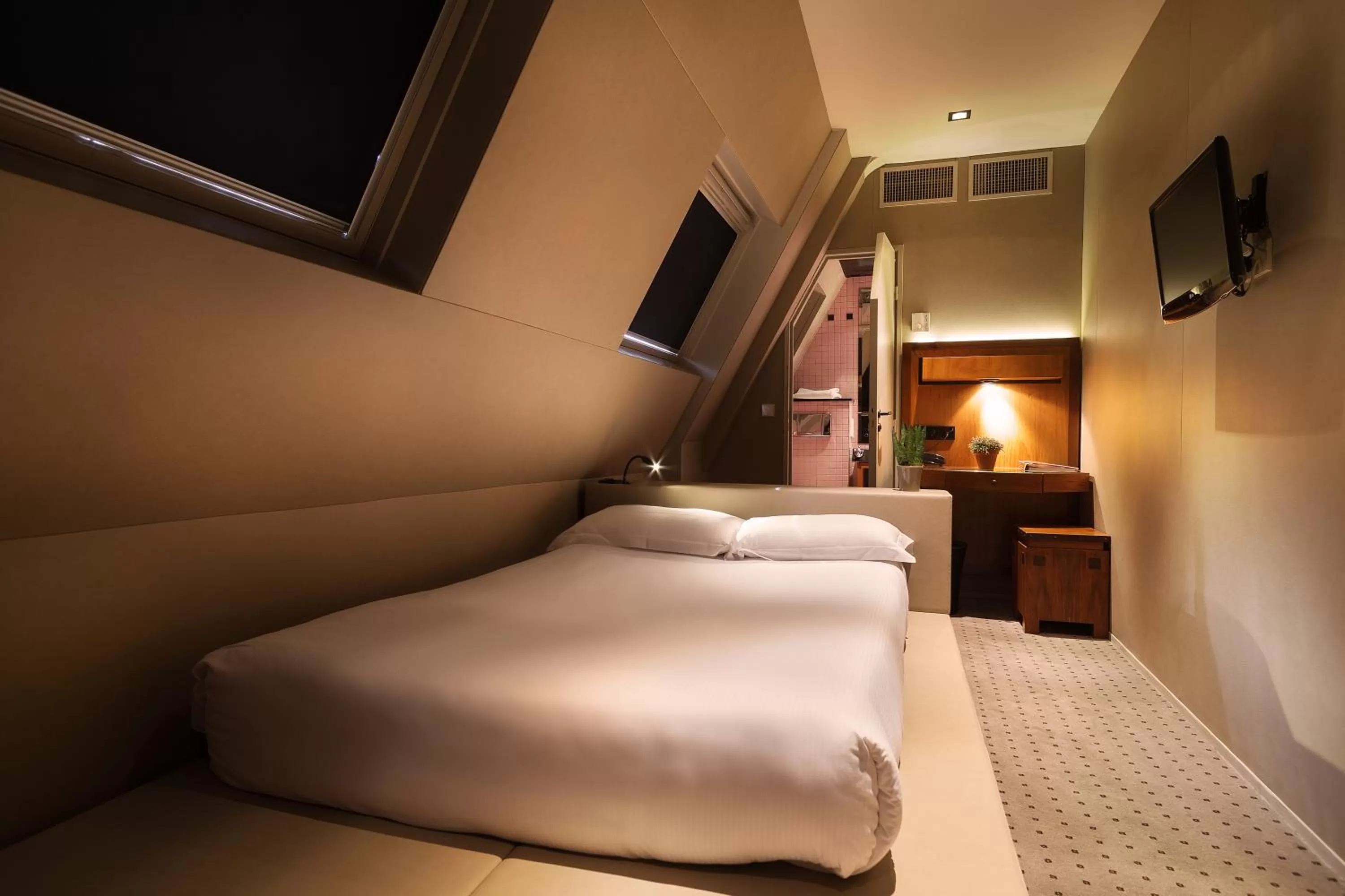 Bed in Chateaudun Opéra