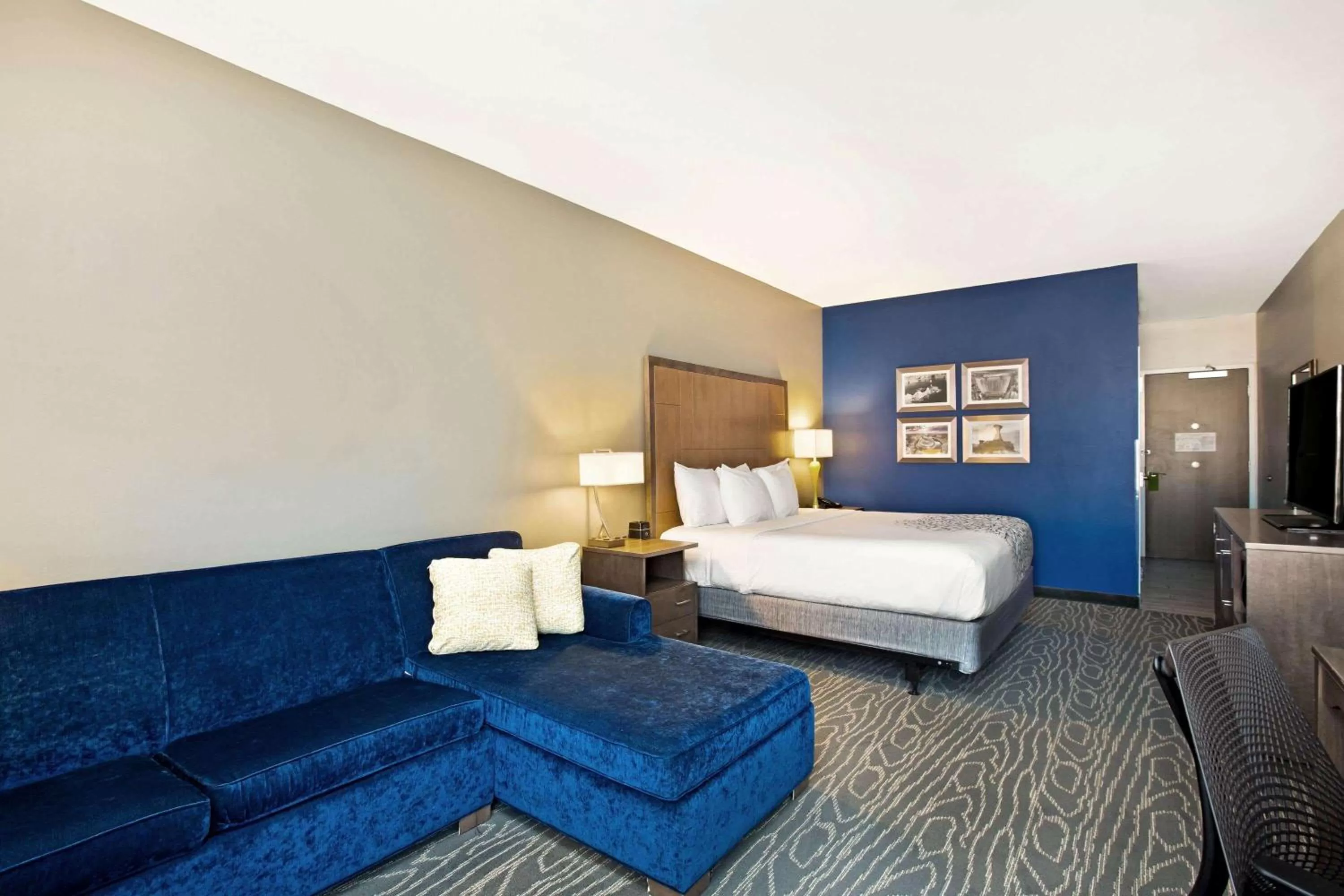 Photo of the whole room, Bed in La Quinta by Wyndham Page at Lake Powell