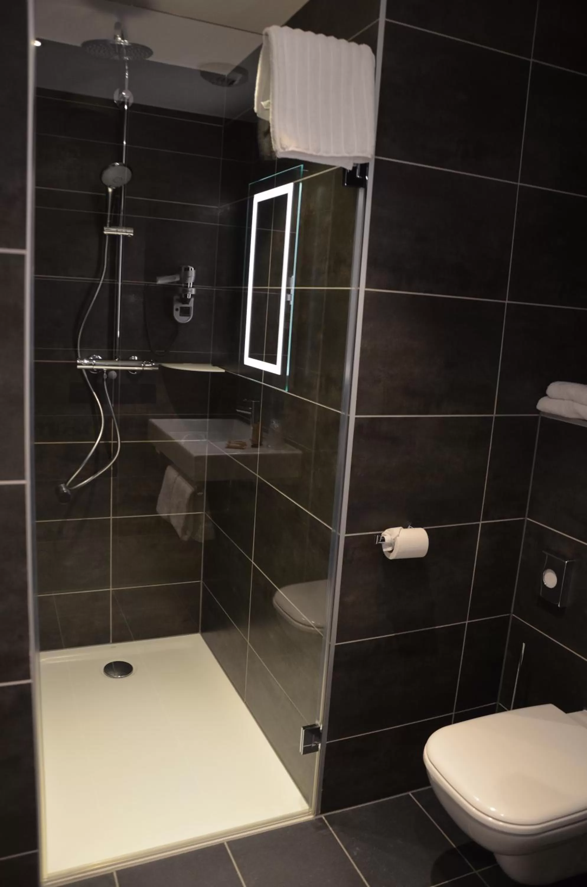 Bathroom in Hôtel ORIGAMI