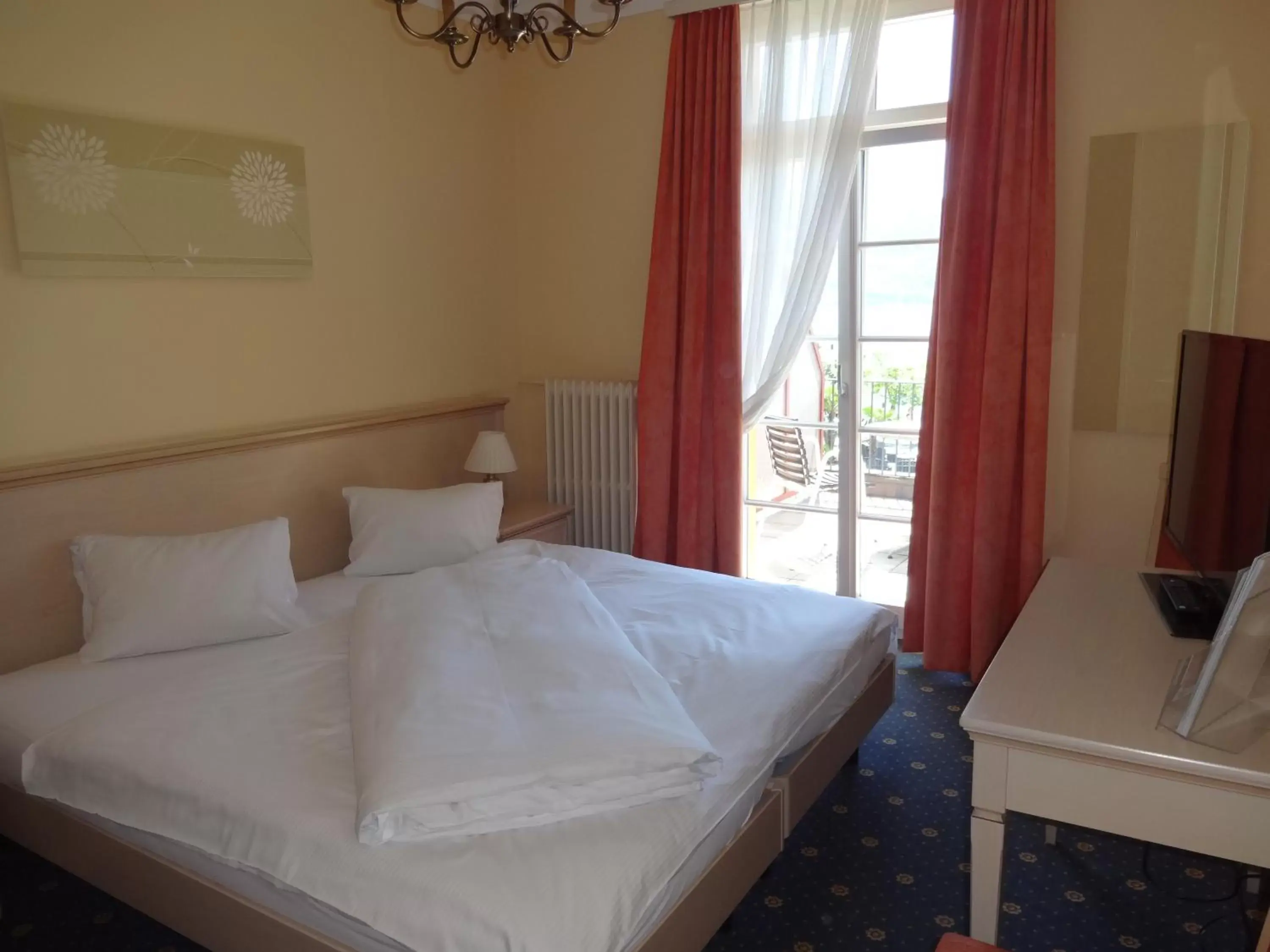 Double Room with Balcony in Hotel Schweizerhof Double Room with Balcony in Hotel Schweizerhof