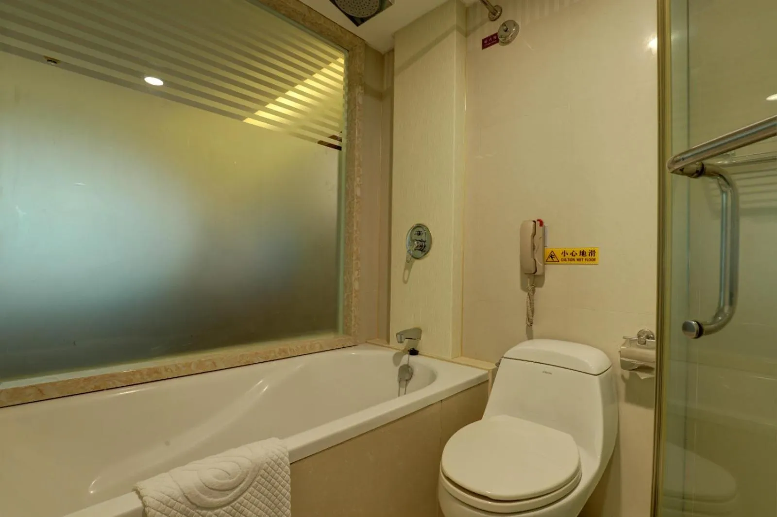 Bathroom in Oscar Hotel