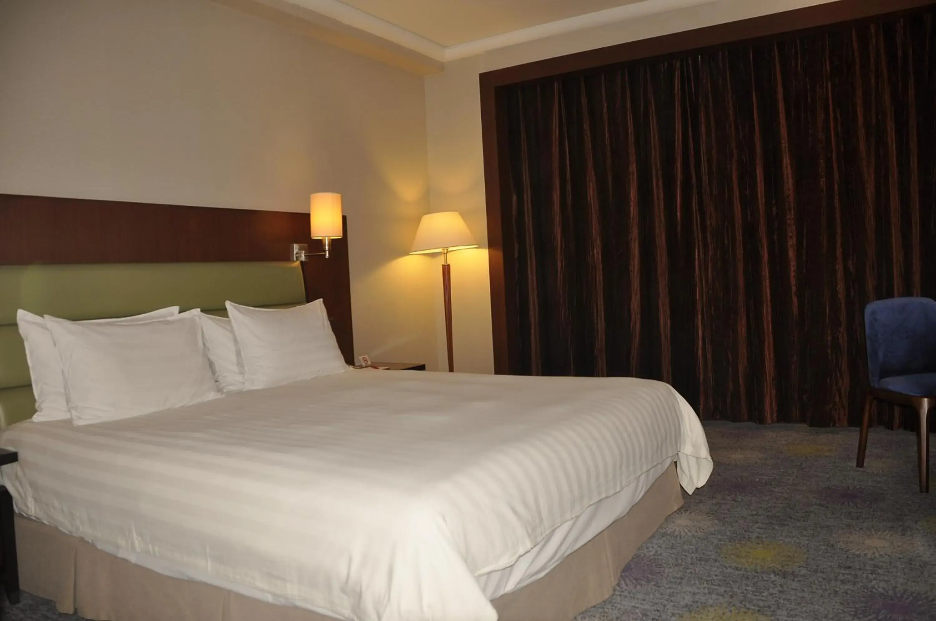 Bed in Ramada Plaza Hotel Pudong