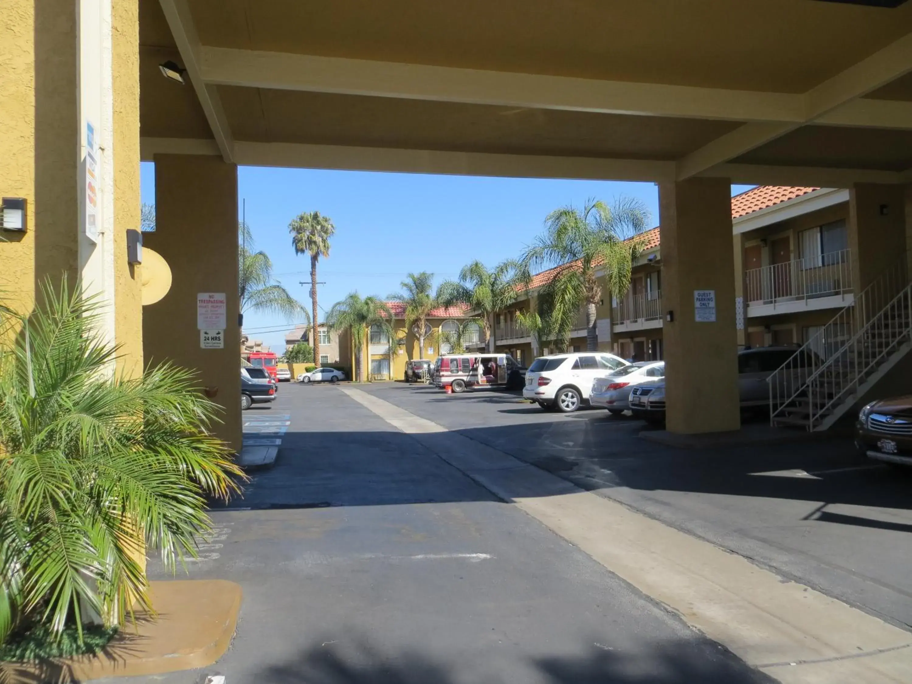 Property building in Riverside Inn & Suites Property building in Riverside Inn & Suites