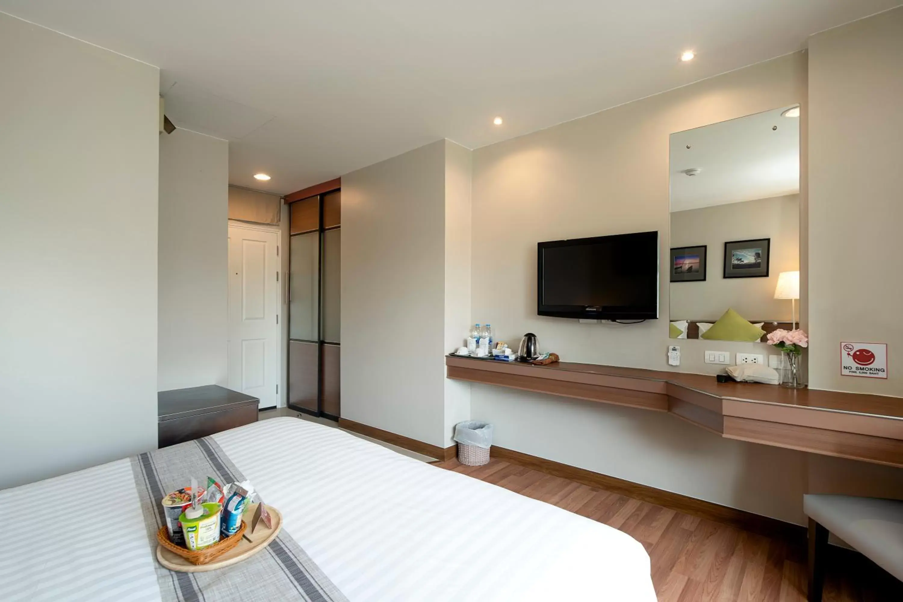 Bedroom, TV/Entertainment Center in Bangkok Loft Inn