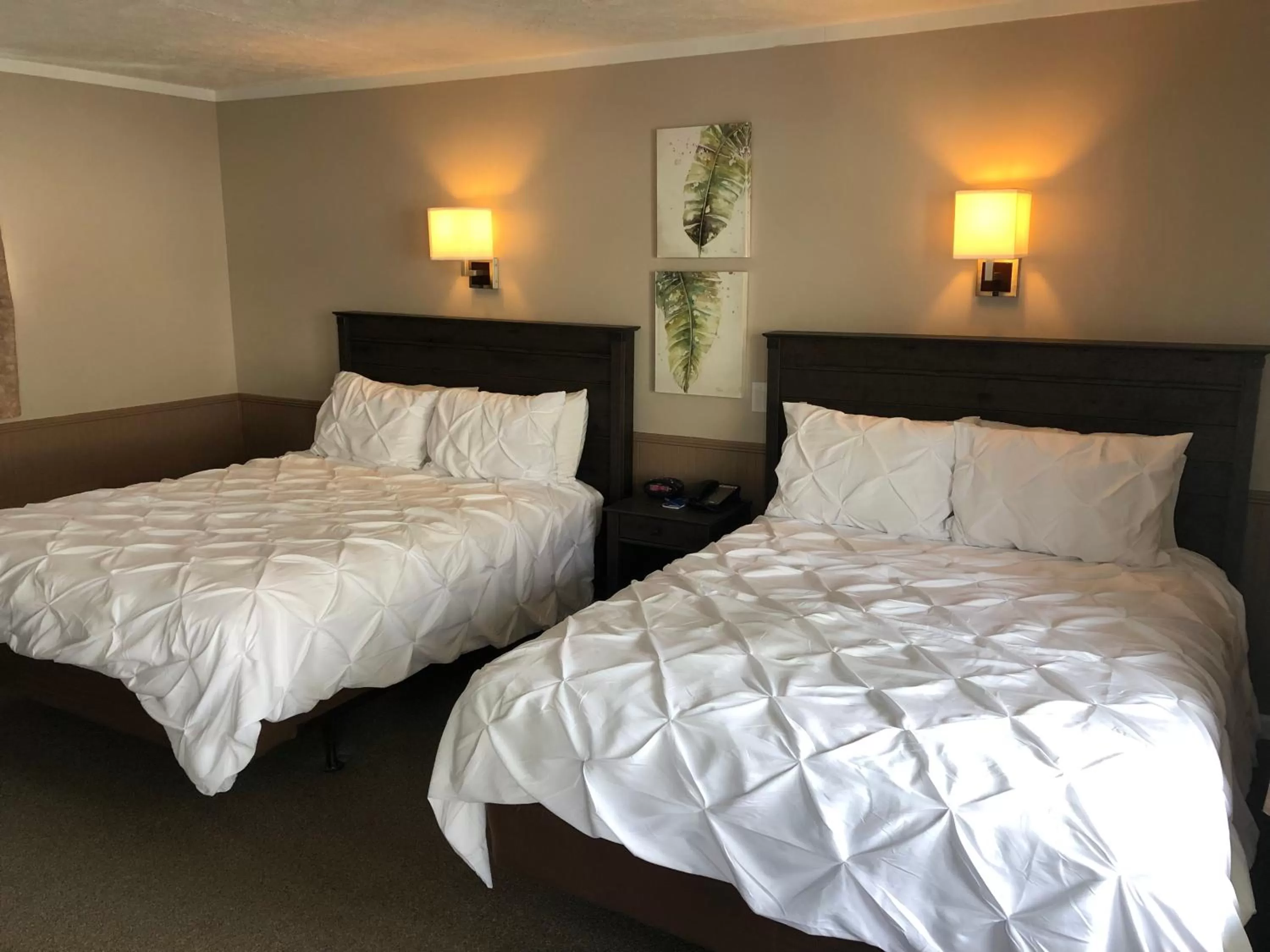 Bed in Boxwood Lodge Blowing Rock near Boone-University