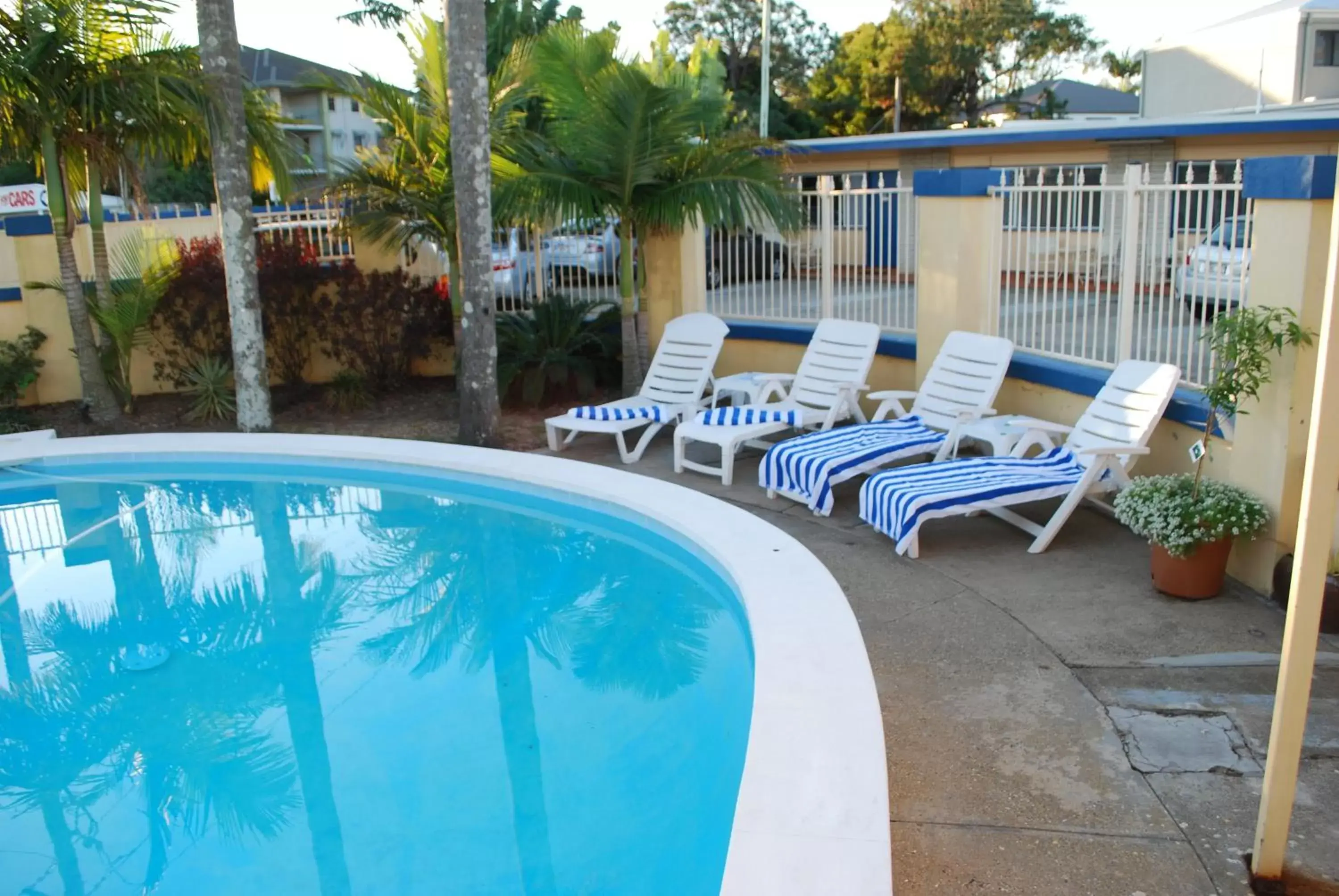 View (from property/room), Swimming Pool in Sunburst Motel