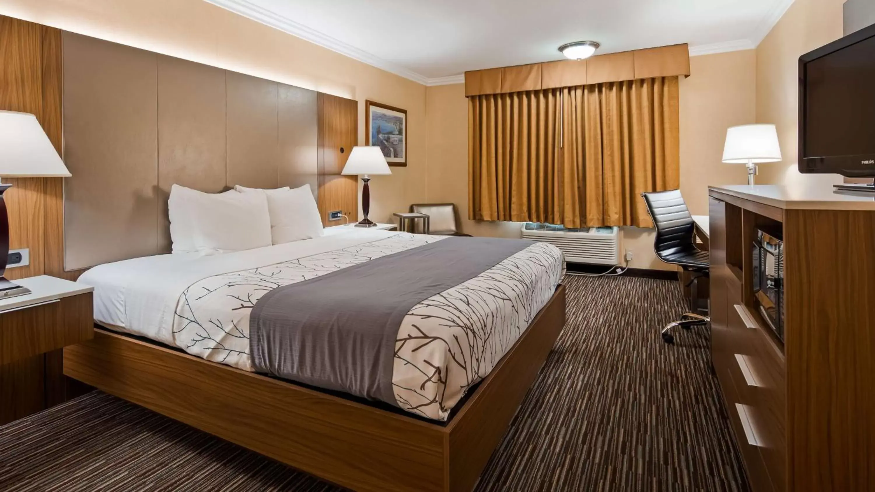 Photo of the whole room, Bed in Best Western Airpark Hotel - Los Angeles LAX Airport