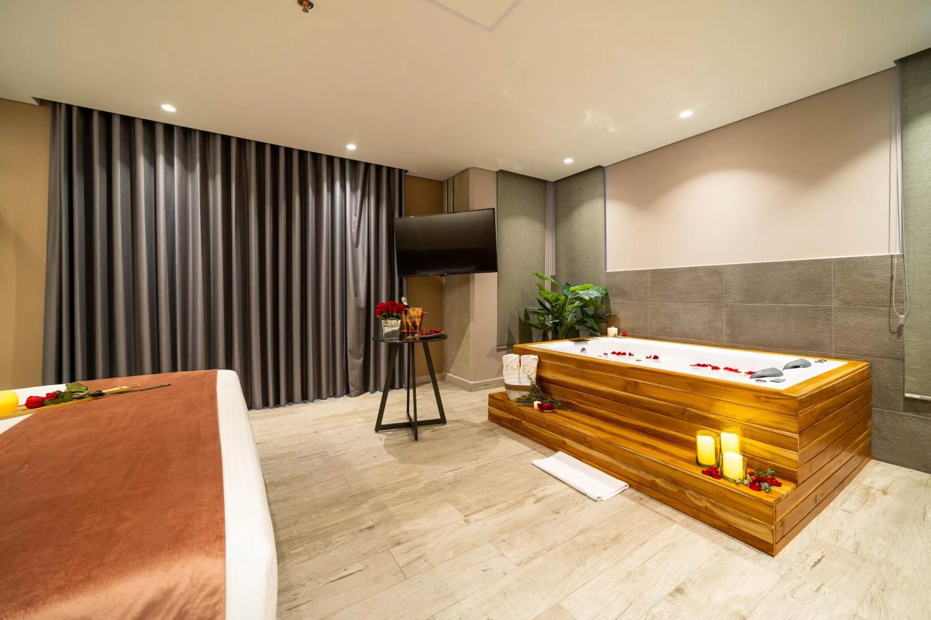 Photo of the whole room, Bed in Eutopiq Hotel