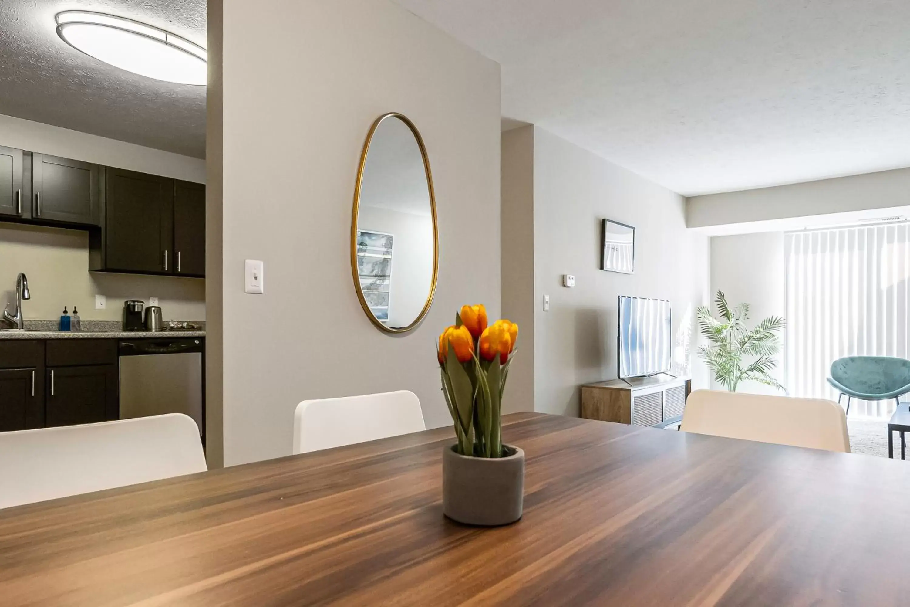 Dining area, Kitchen/Kitchenette in Kasa Downtown South Bend