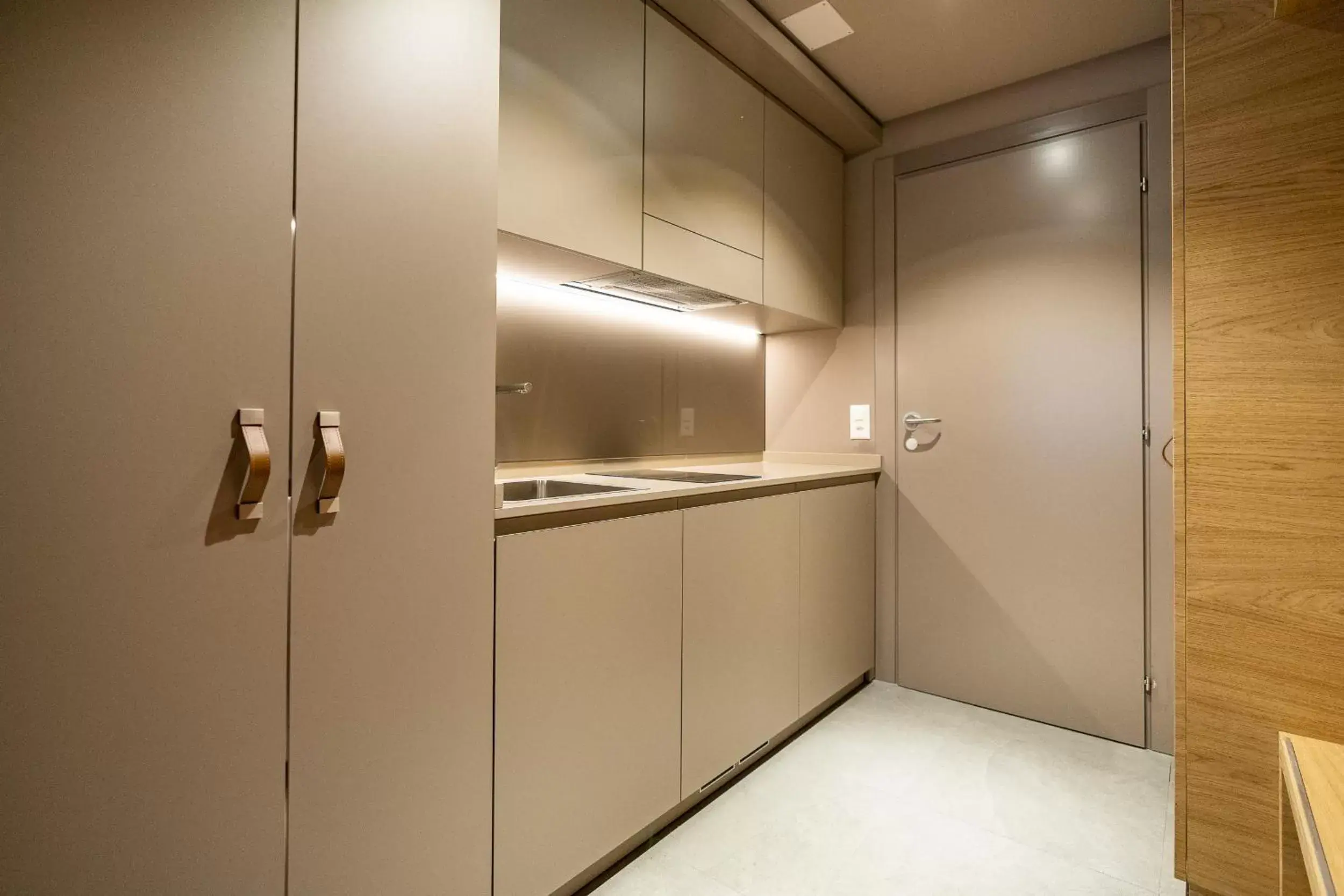 Kitchen or kitchenette, Kitchen/Kitchenette in NEW OPENING 2022 - Los Lorentes Hotel Bern City