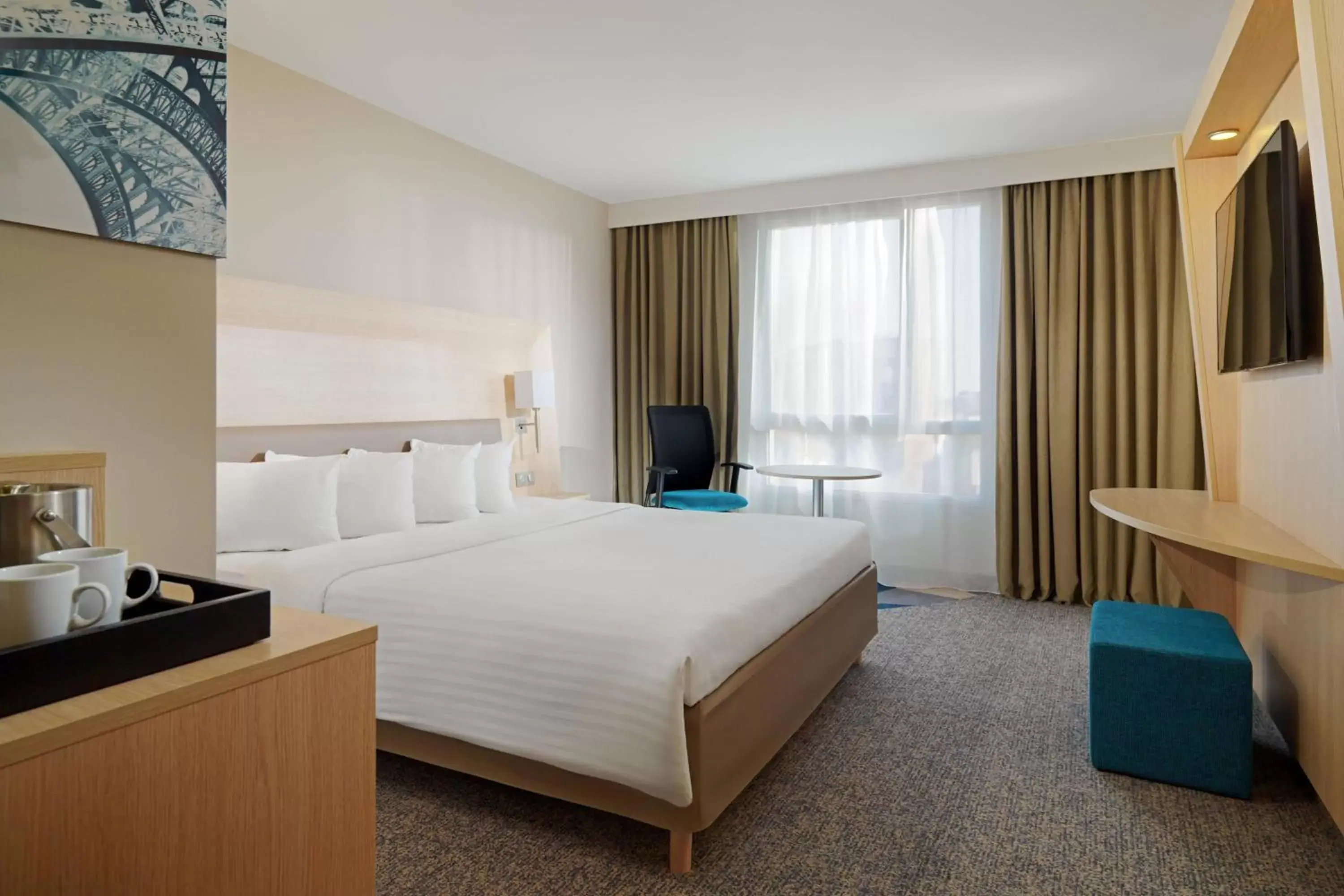 Photo of the whole room, Bed in Courtyard by Marriott Paris La Defense West - Colombes