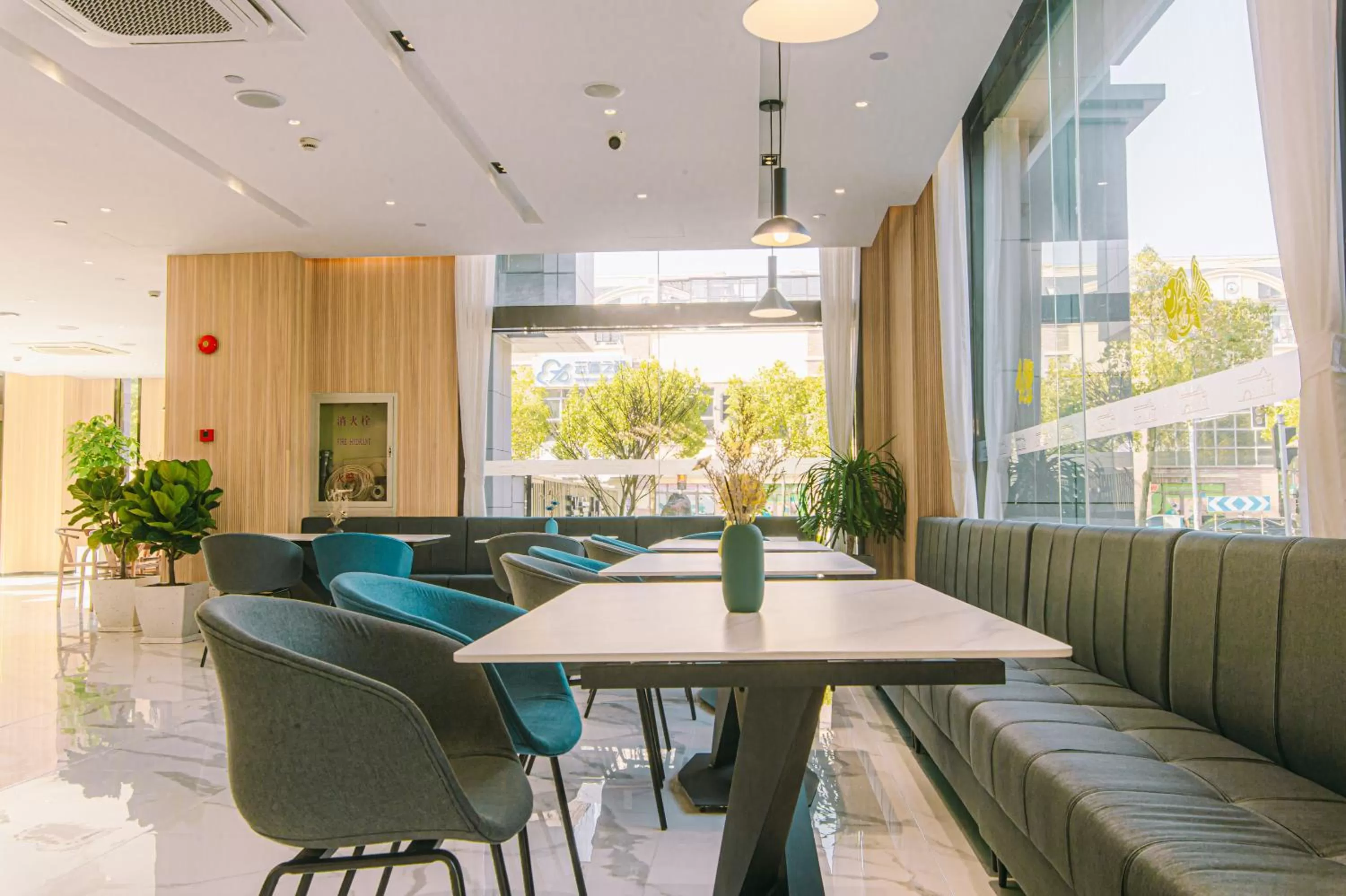 Restaurant/places to eat in Shanghai JOYFUL YARD Hotel-Free shuttle bus to Pudong Airport and Disneyland