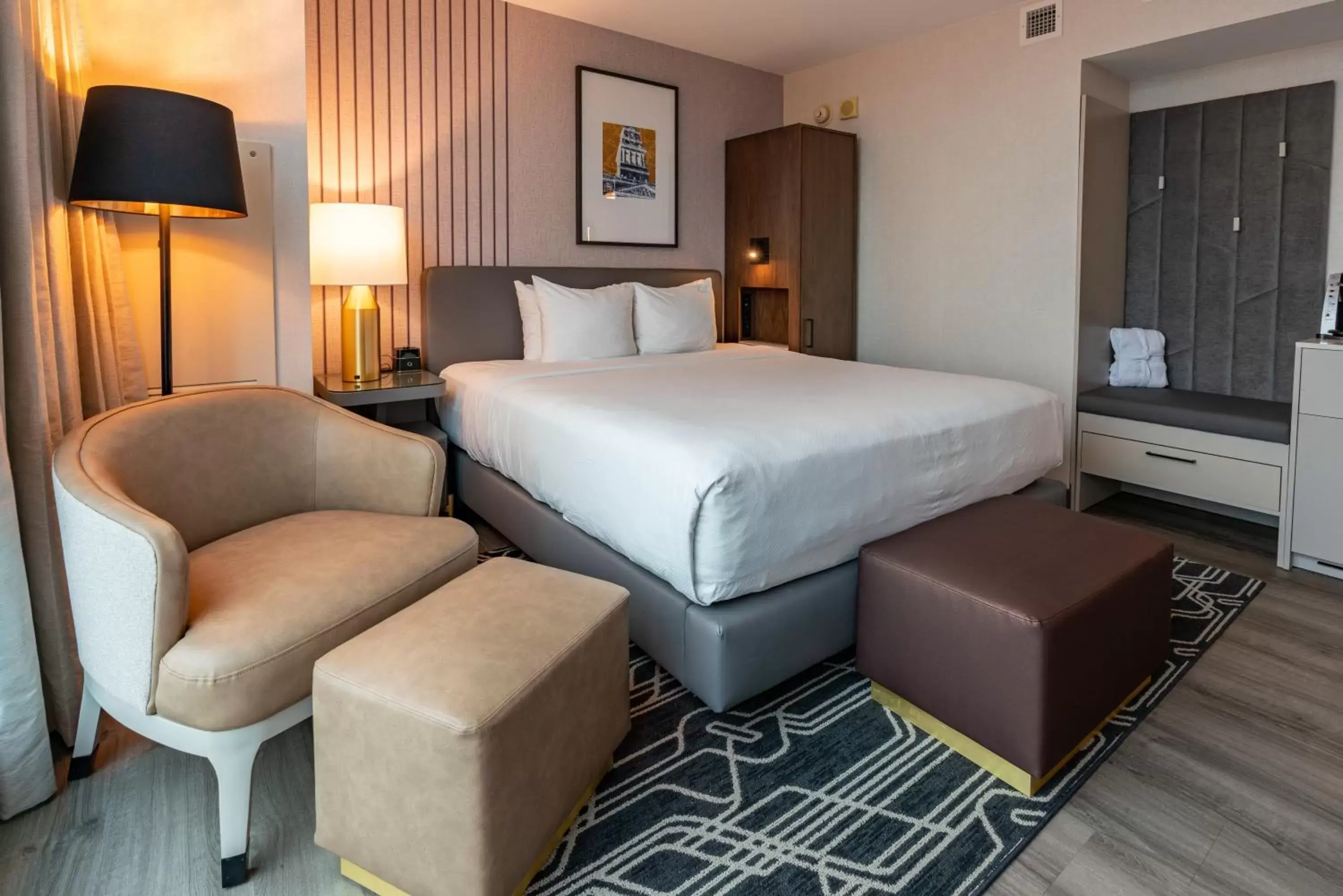 Bedroom, Bed in Hollywood Casino at Greektown